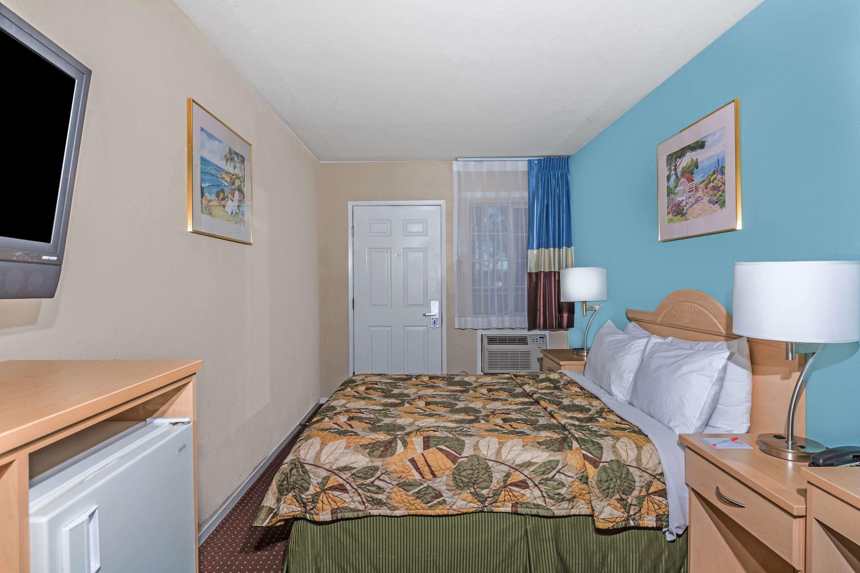 Howard Johnson by Wyndham Santa Cruz Beach Boardwalk — photo 4