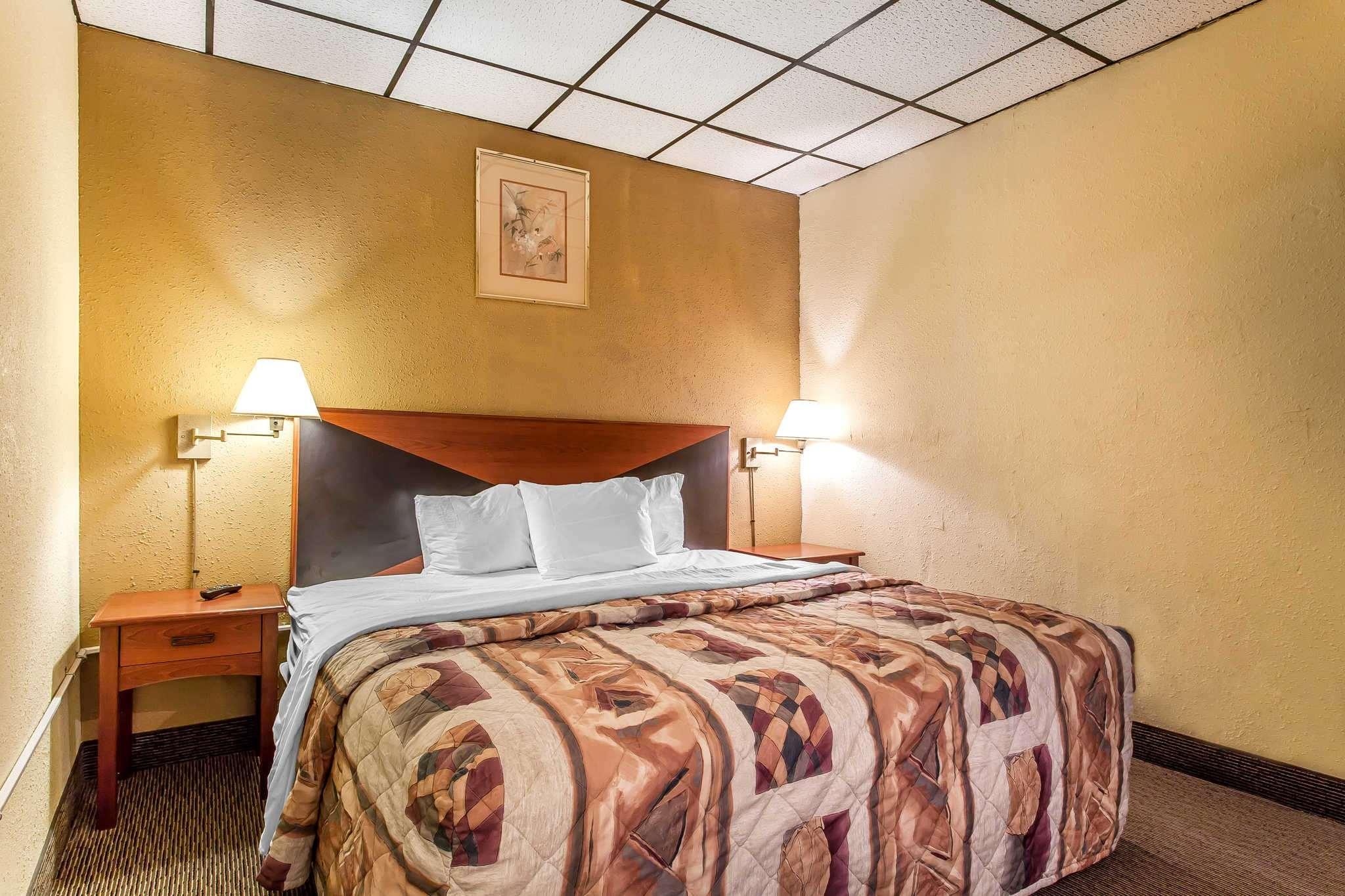 Rodeway Inn Cedar Point North — photo 5