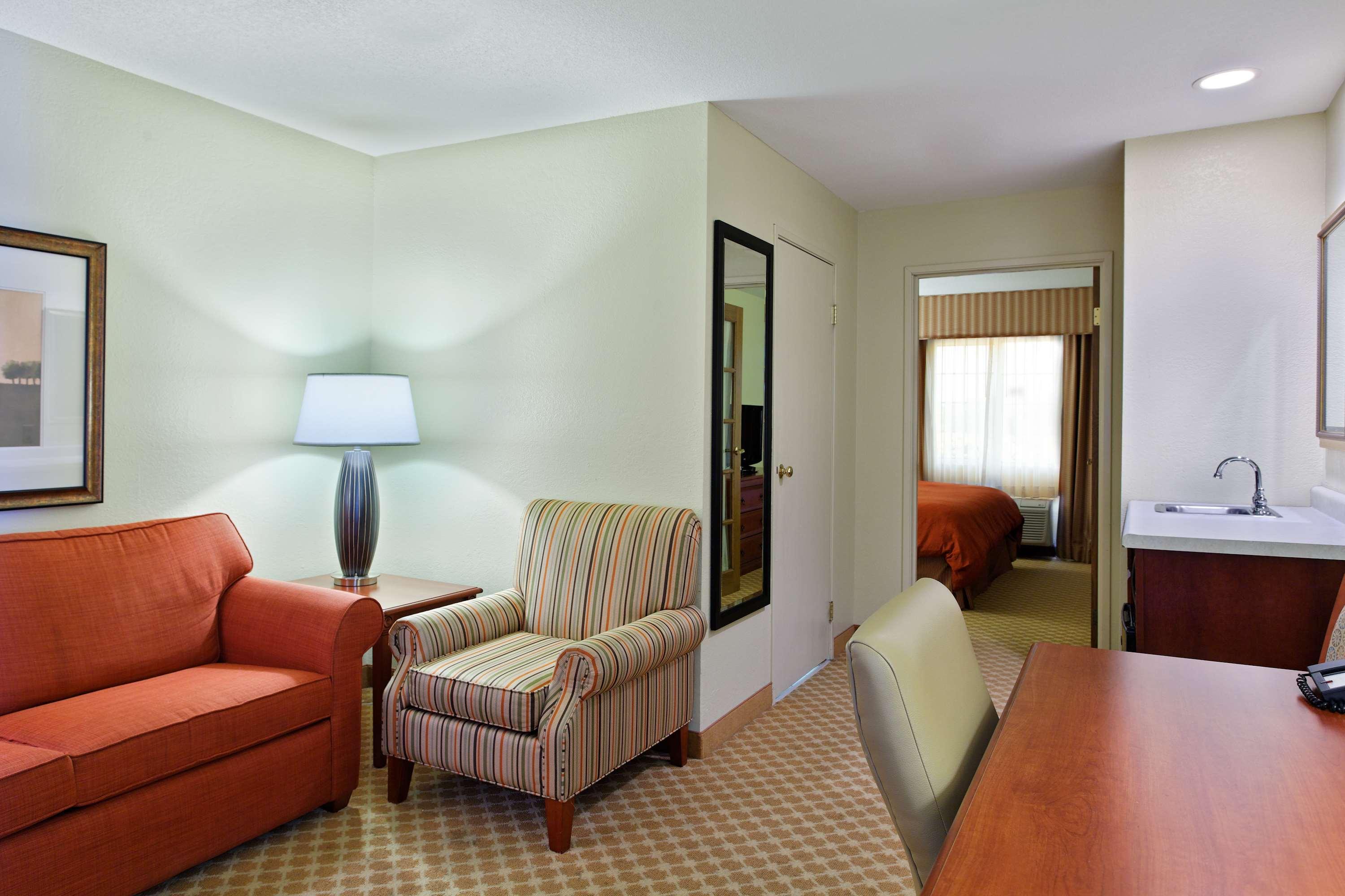 Country Inn & Suites by Radisson, Decatur, IL — photo 4