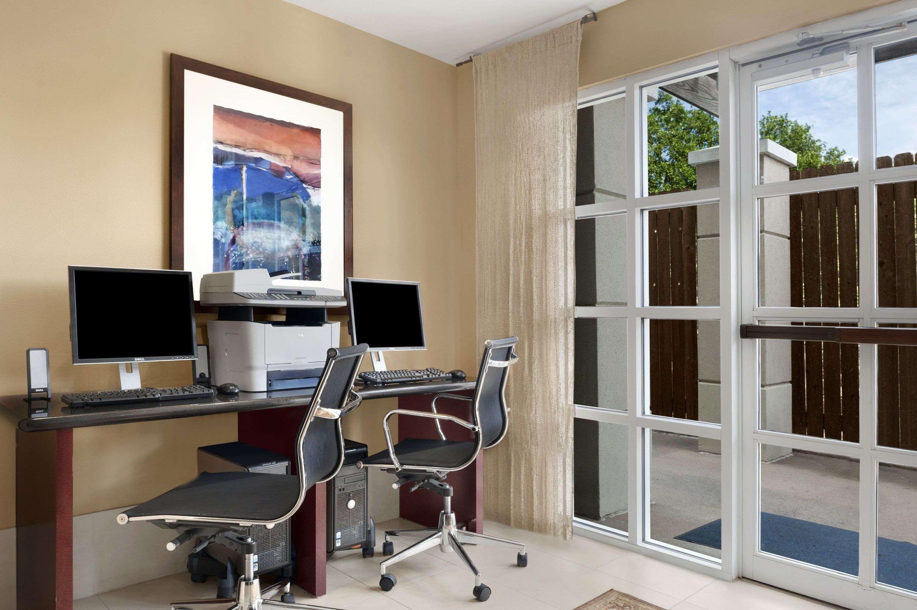 Hawthorn Suites by Wyndham College Station — photo 4