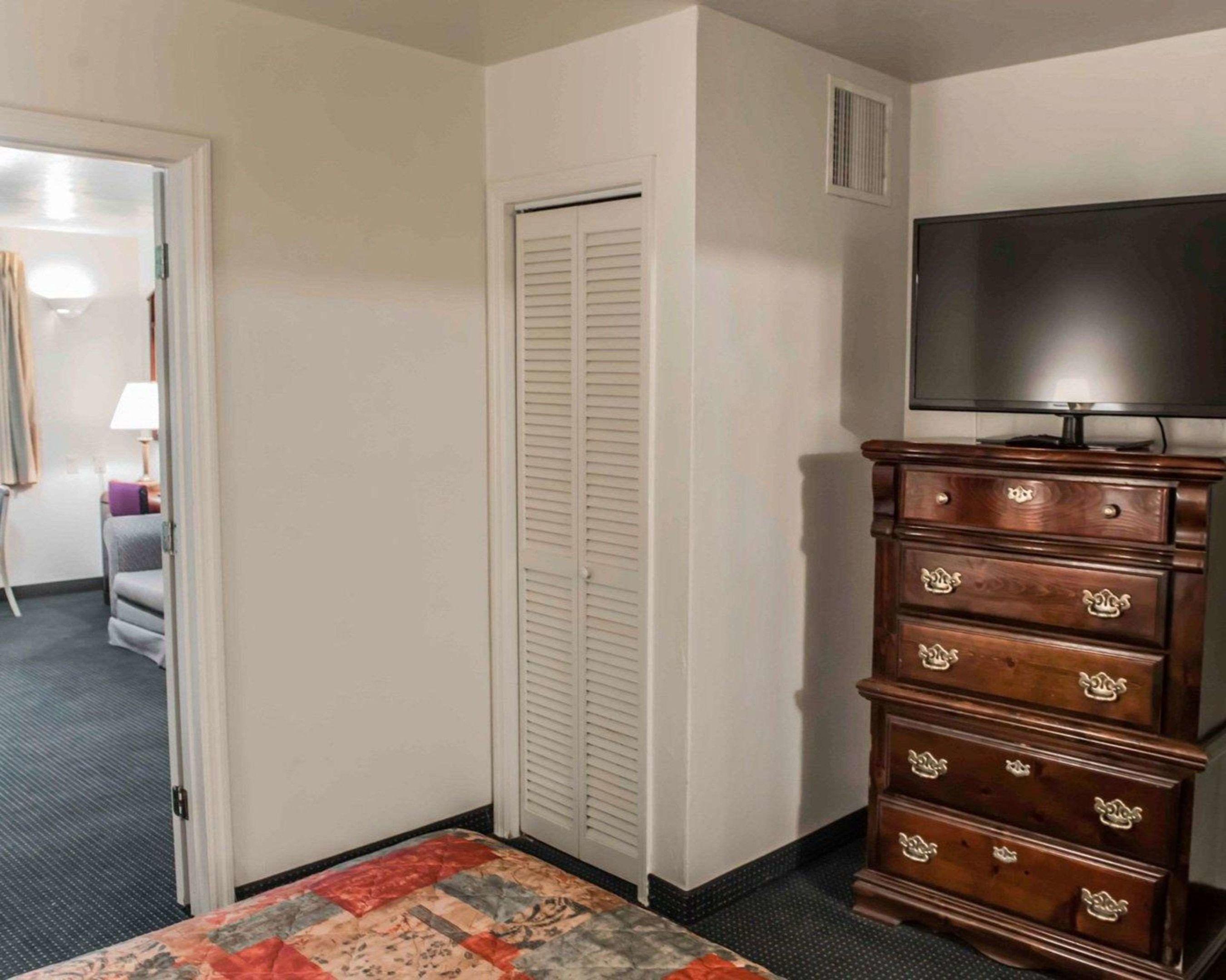 Suburban Extended Stay Hotel Tallahassee Near University — photo 5