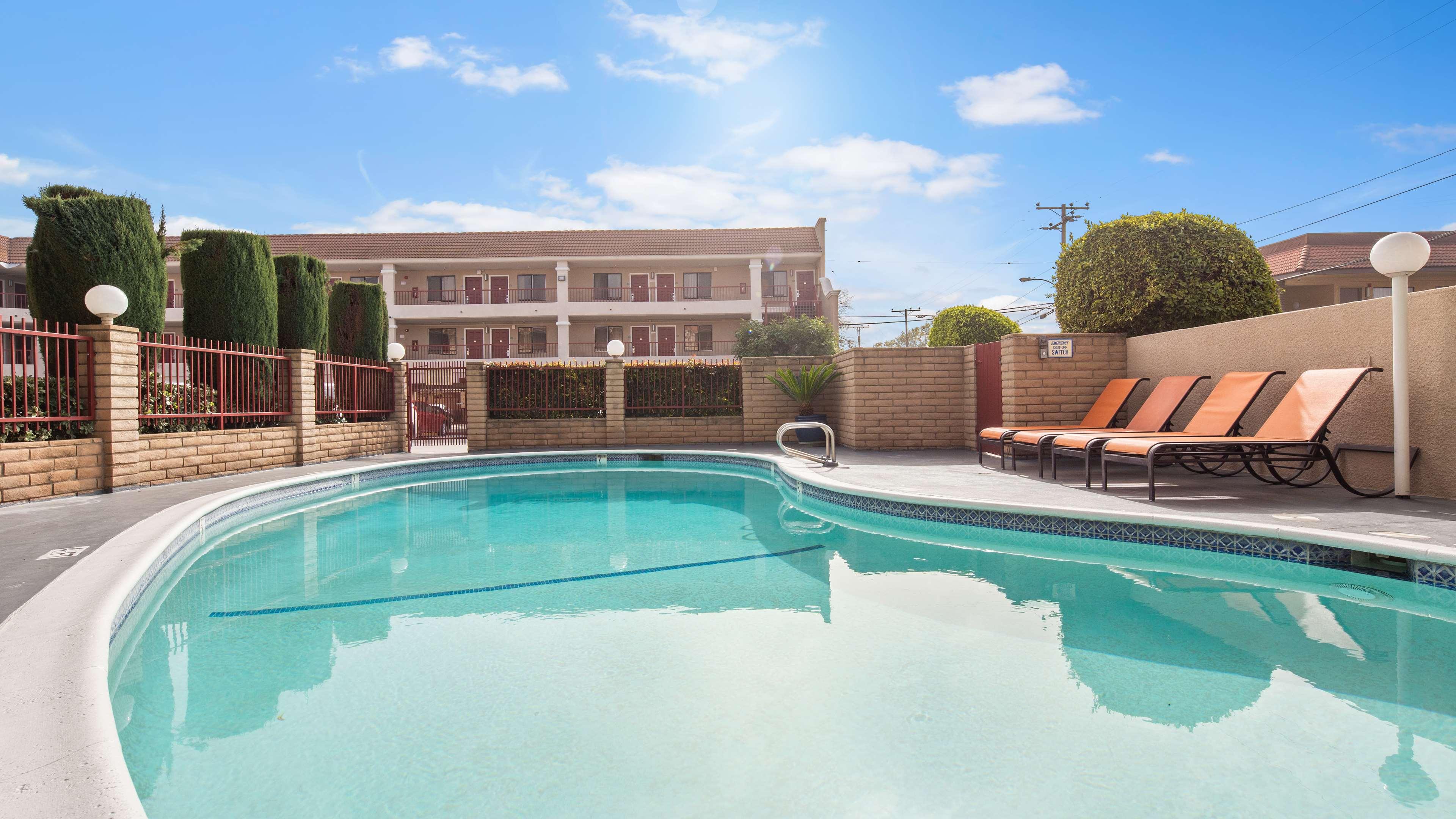 Best Western Pasadena Royale Inn & Suites — photo 3