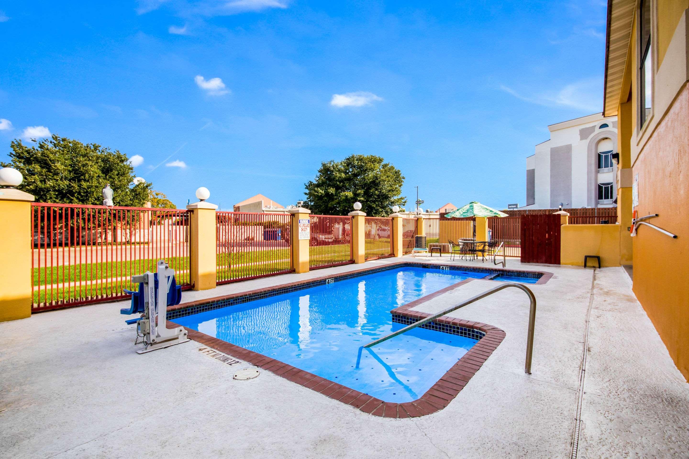 Quality Inn Bastrop — photo 4