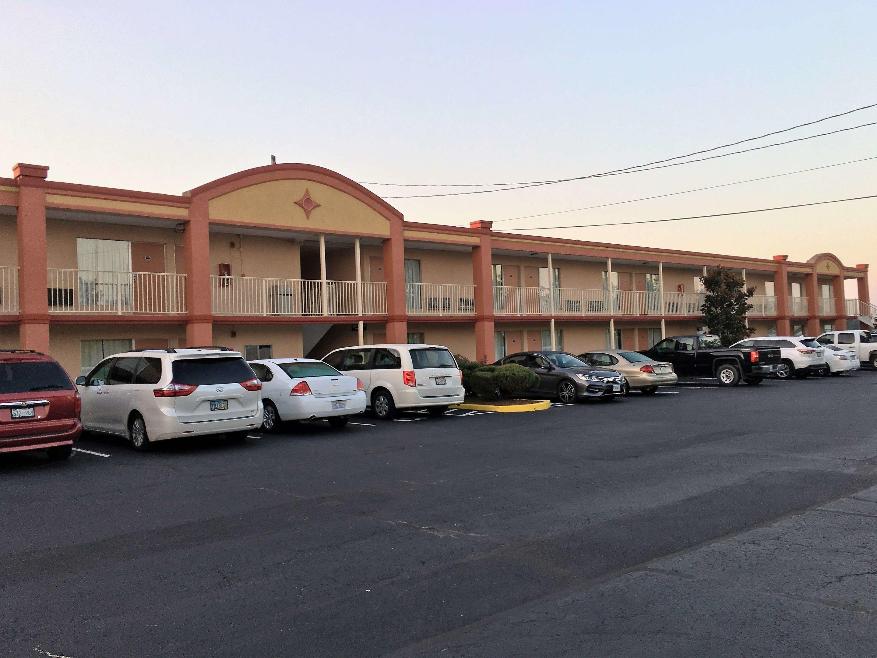 Americas Best Value Inn & Suites — photo 3