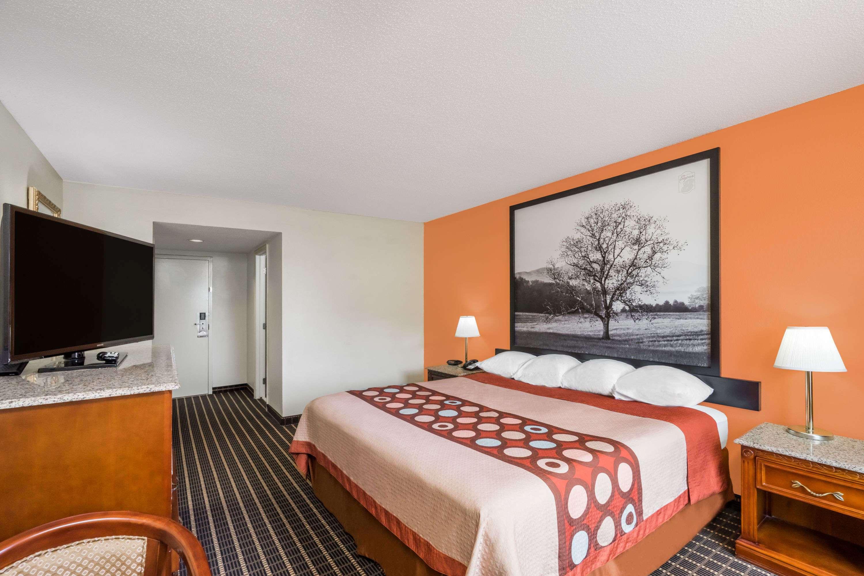 Super 8 by Wyndham Dandridge — photo 4