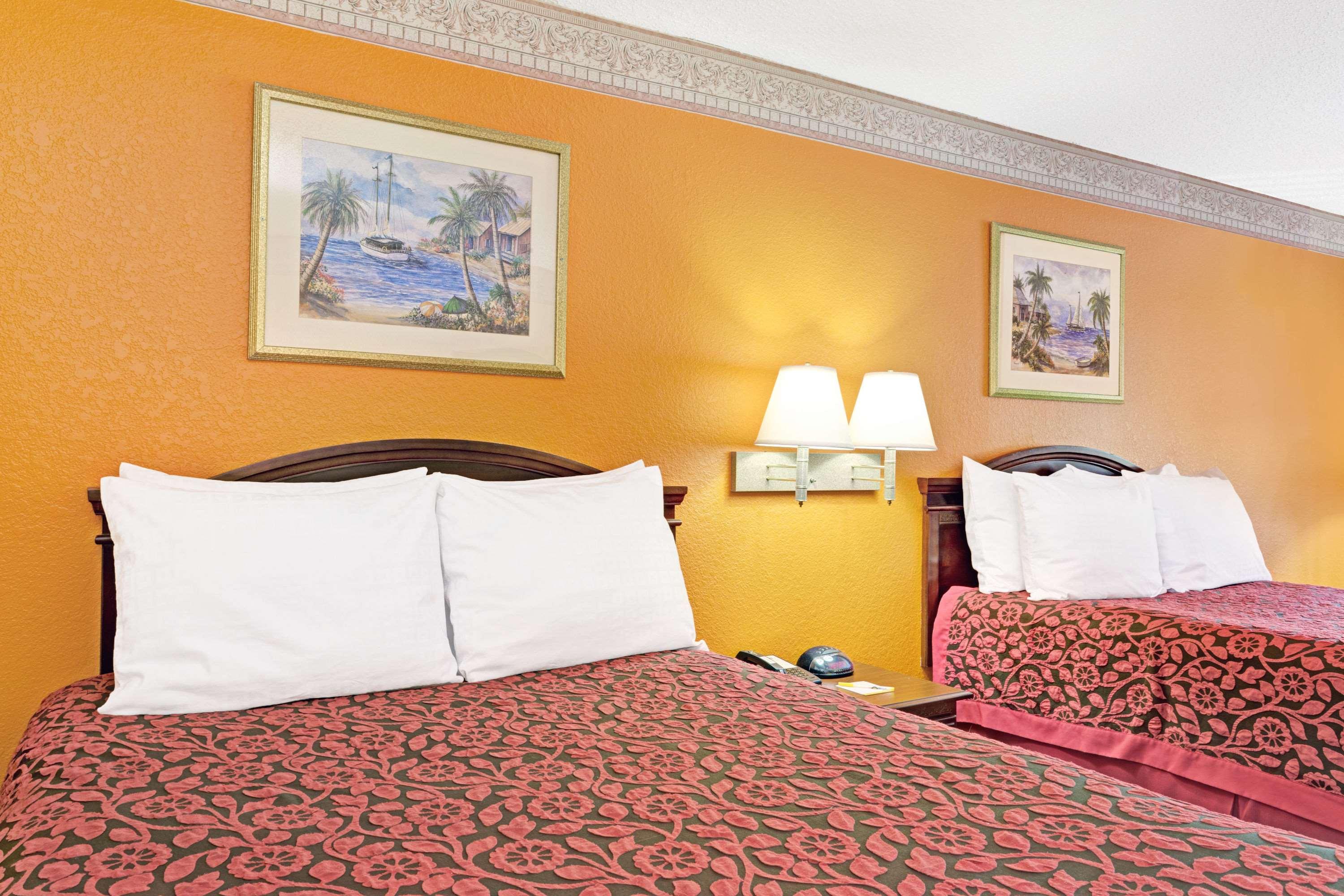 Days Inn by Wyndham Daytona Beach Downtown — photo 4