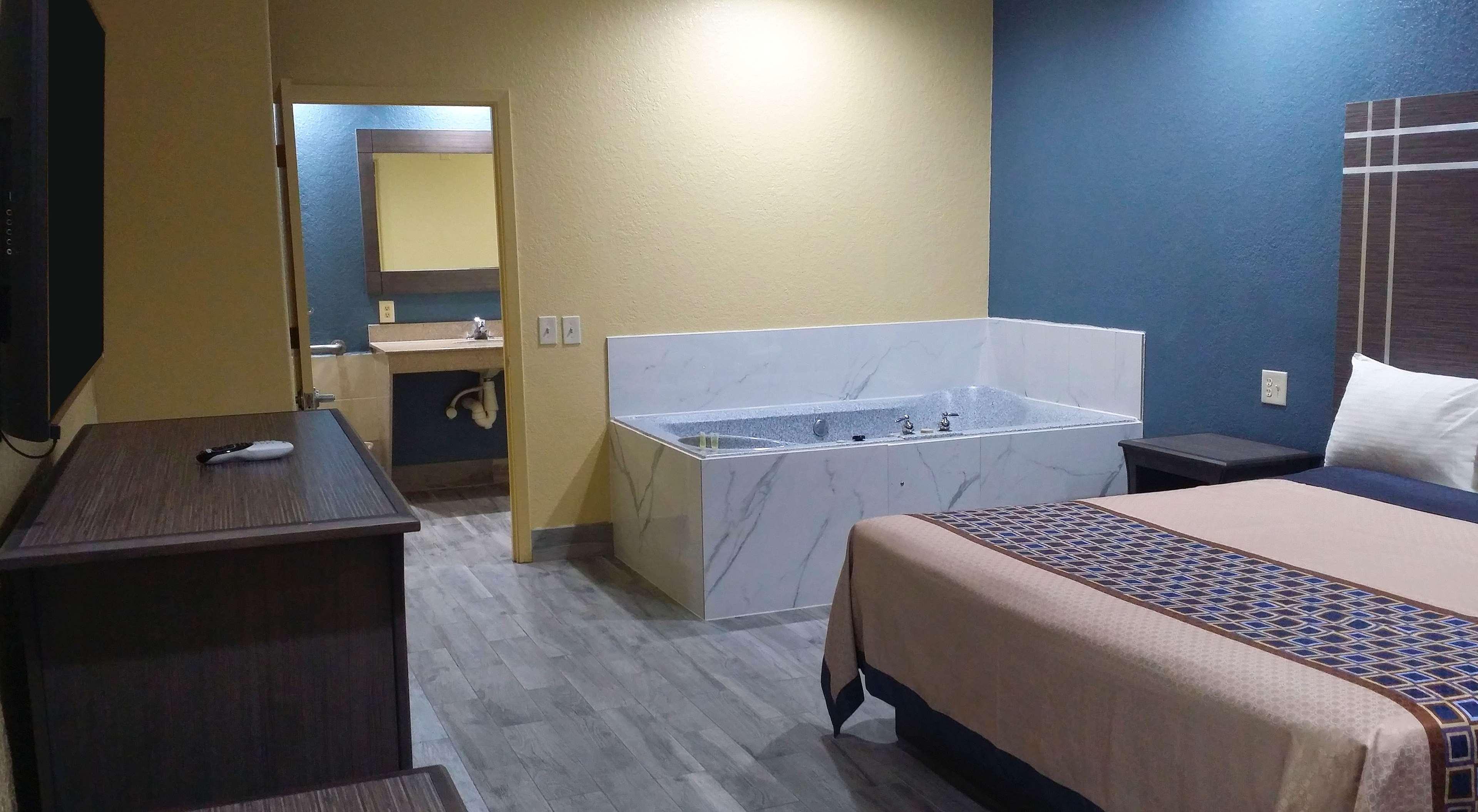 Americas Best Value Inn & Suites-Northeast Houston — photo 4