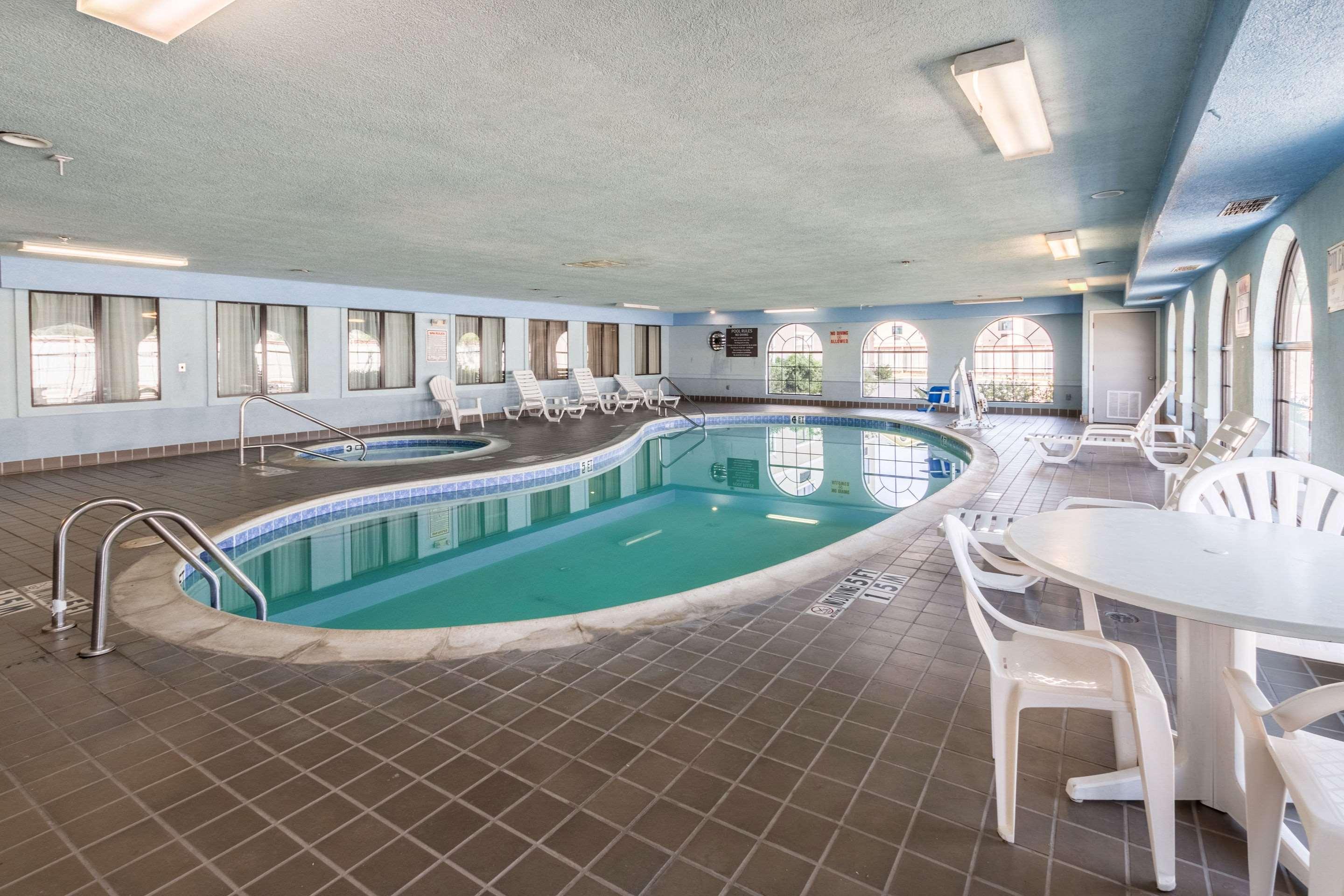 Quality Suites Burleson - Ft. Worth — photo 4