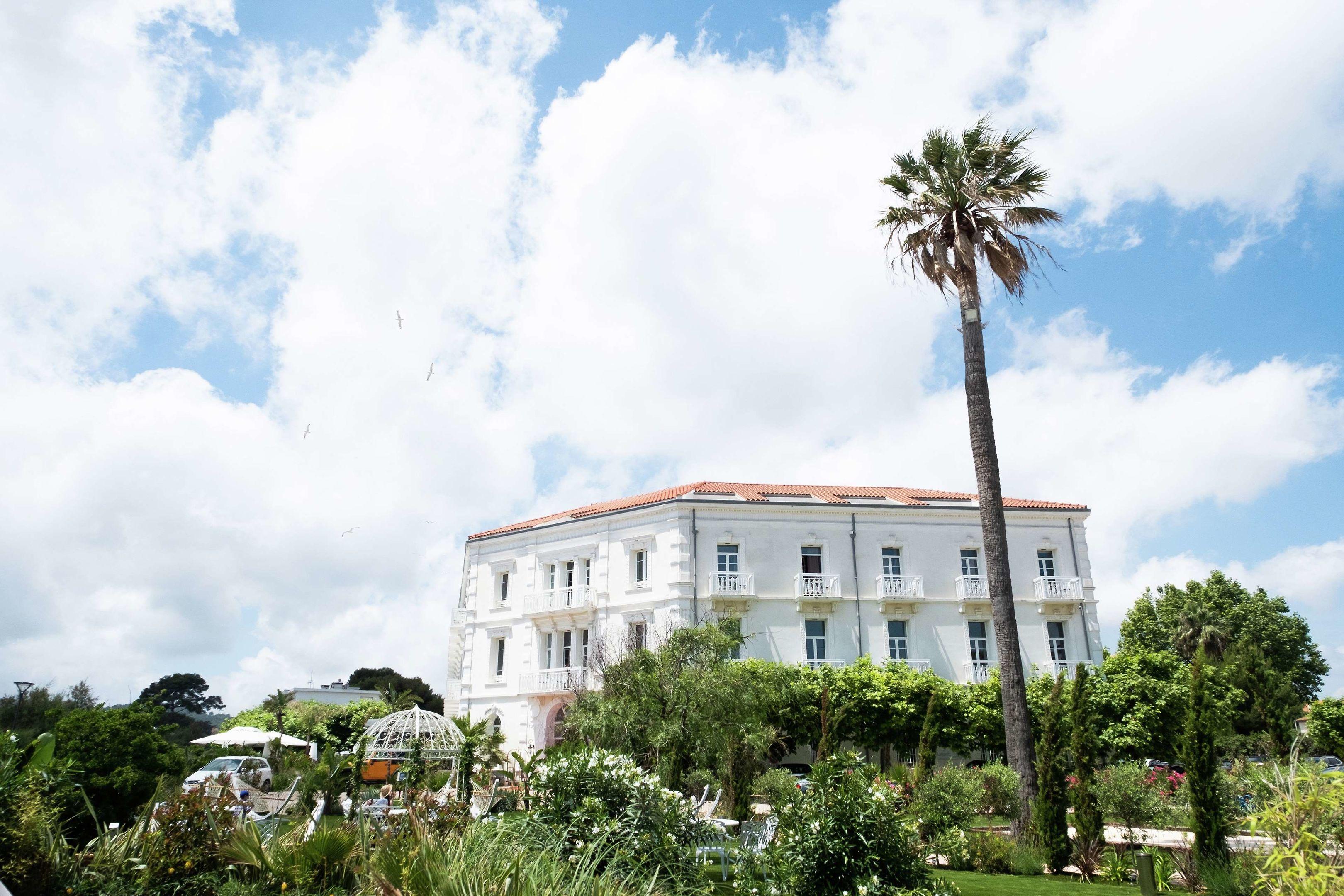 Grand Hotel Des Sablettes Plage, Curio Collection By Hilton — photo 3