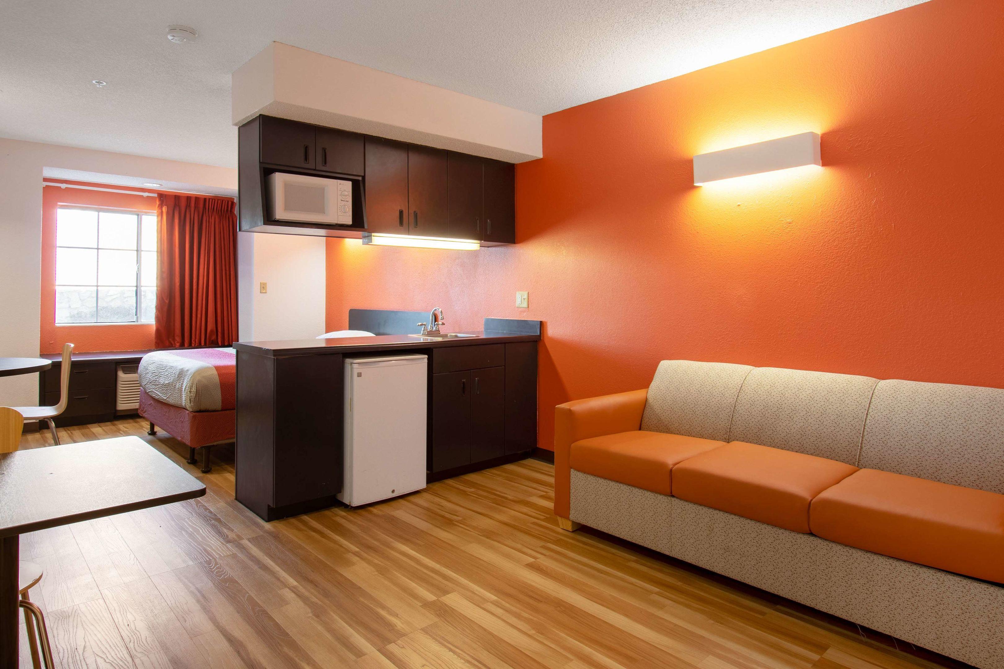 Motel 6 El Paso - Southeast — photo 4