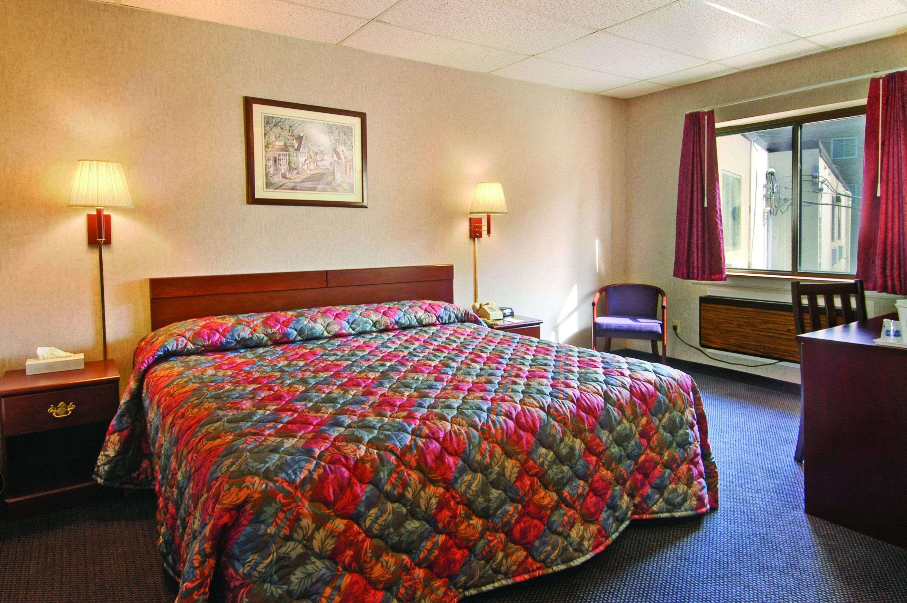Travelodge Cleveland Lakewood — photo 4