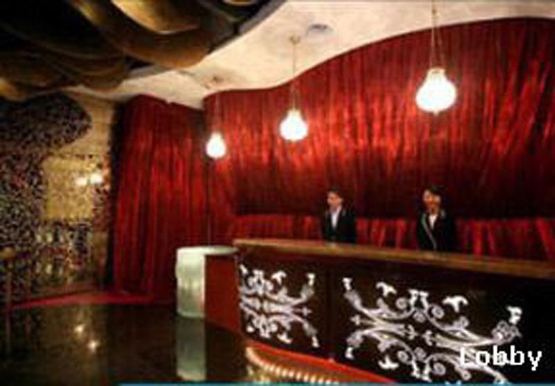 The Luxe Manor — photo 4