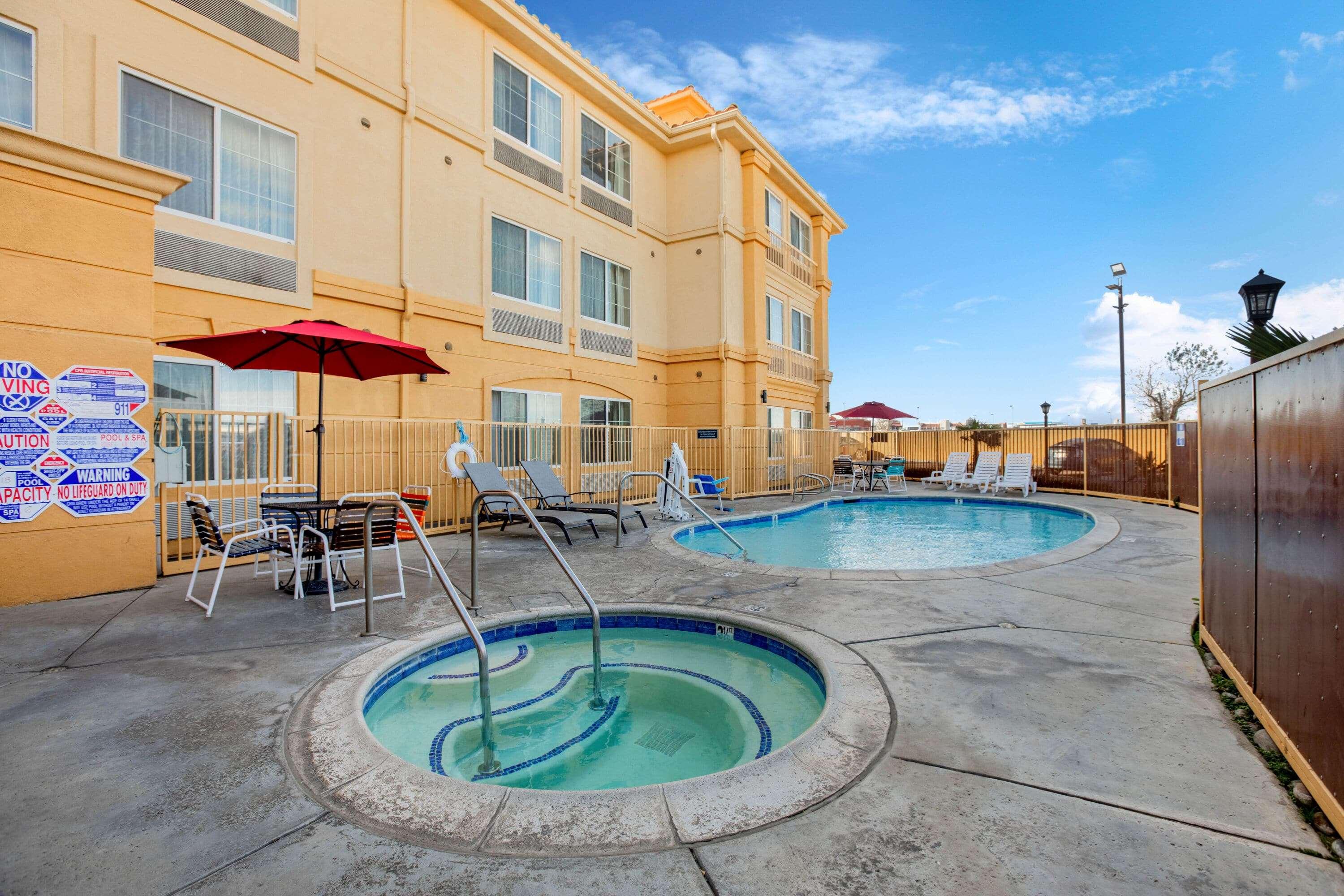 La Quinta Inn & Suites by Wyndham Hesperia Victorville — photo 3