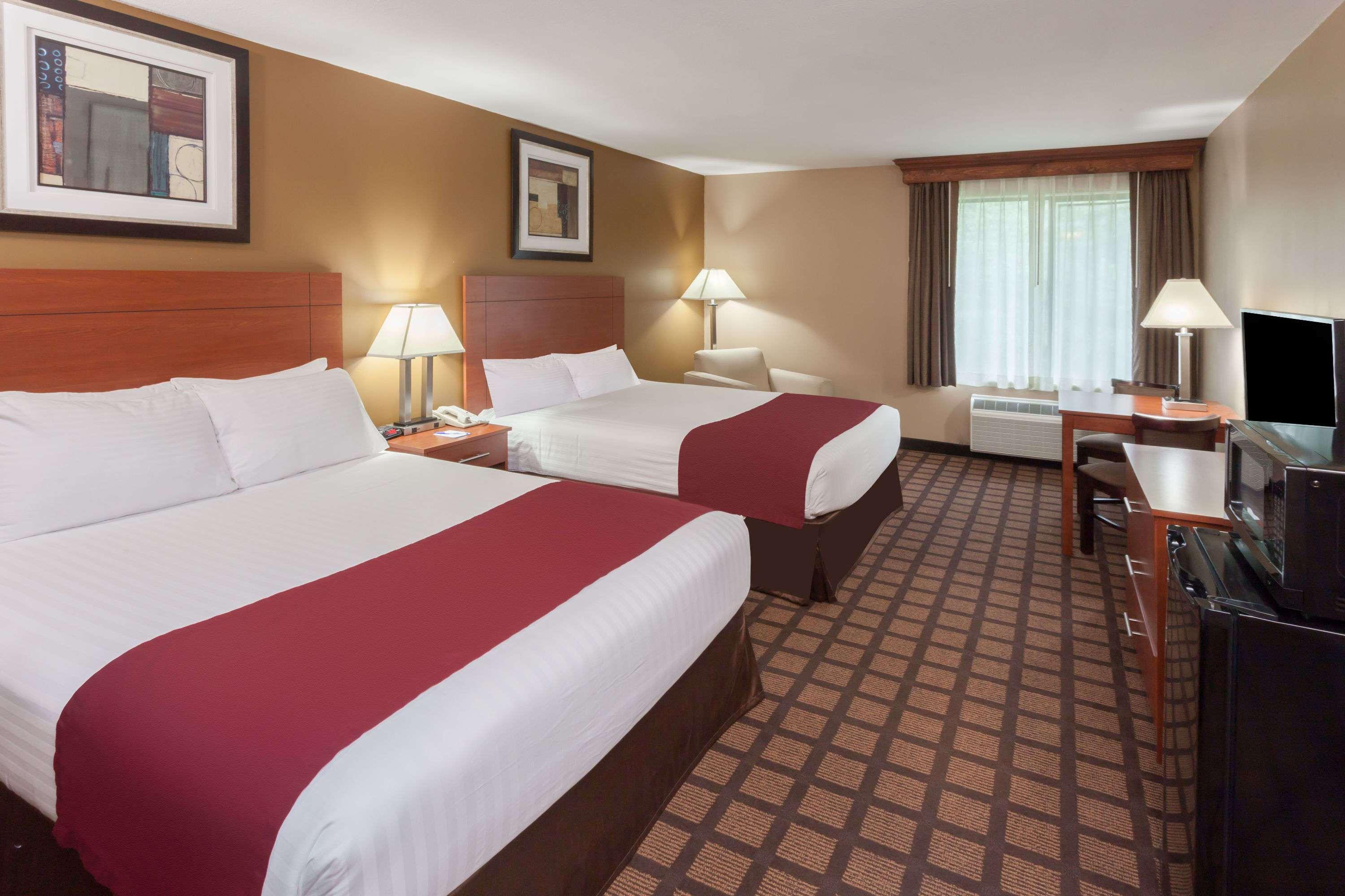 Baymont Inn & Suites New Buffalo — photo 3