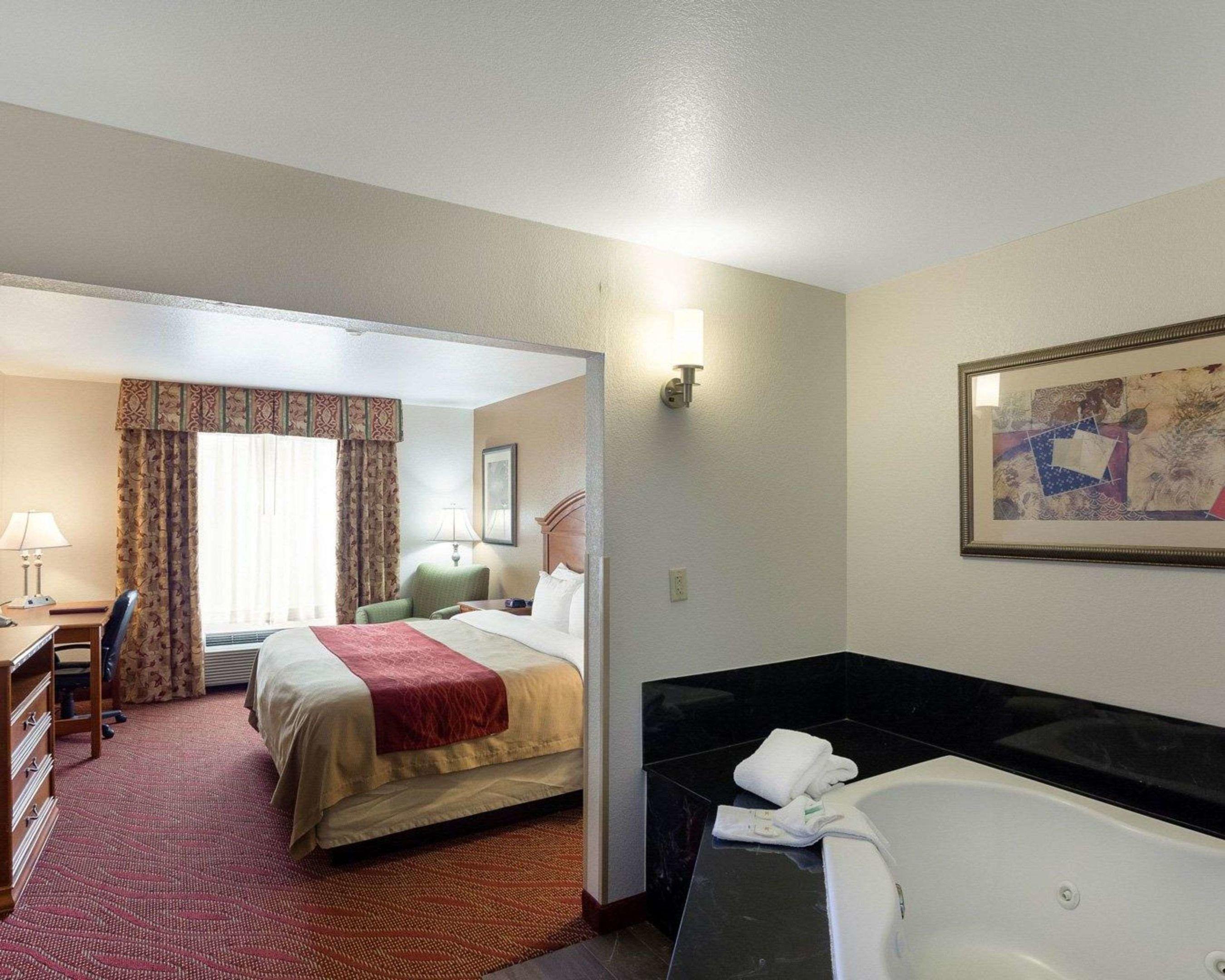 Comfort Inn & Suites Near Medical Center — photo 5