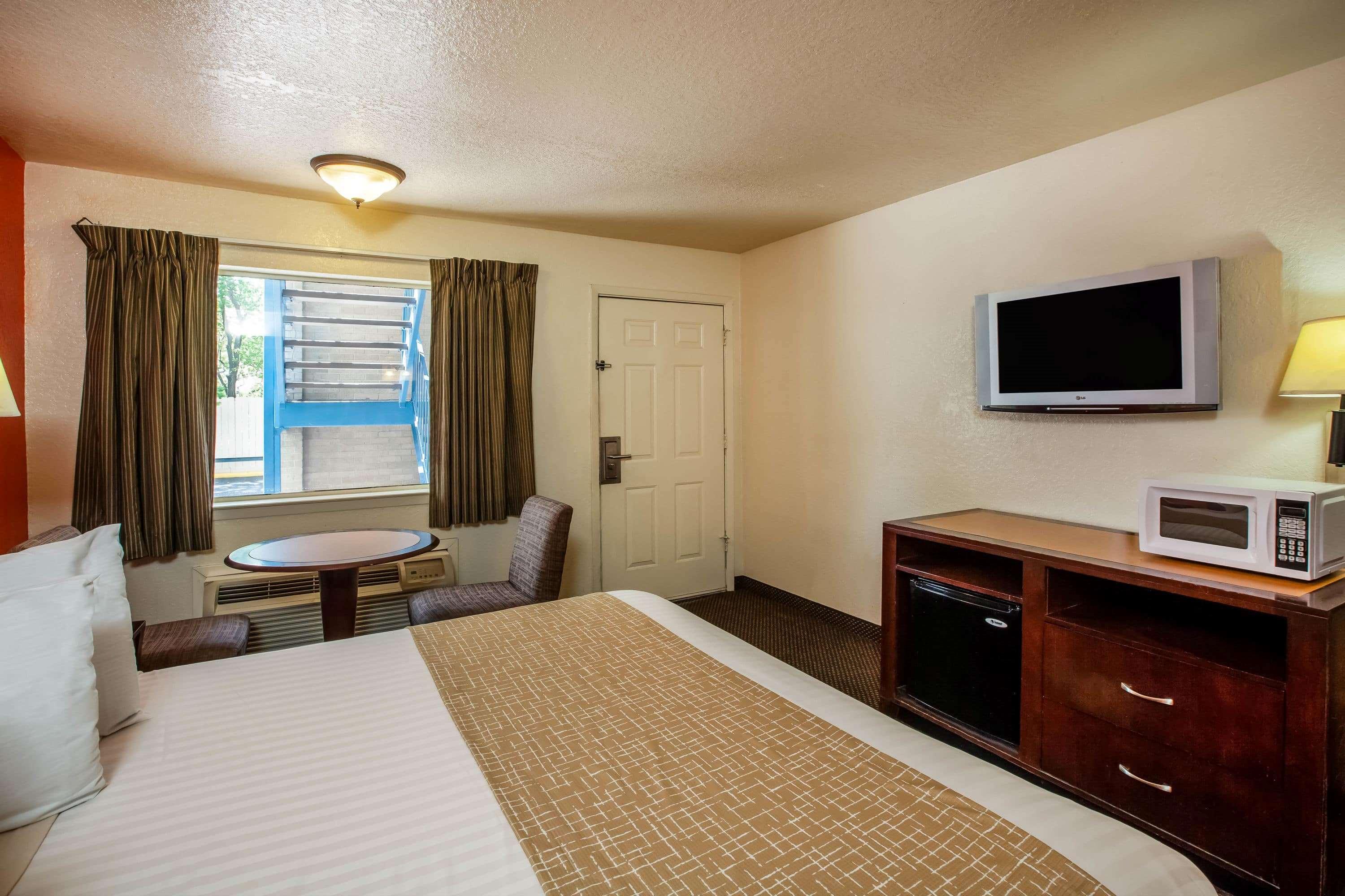 Travelodge Houston Hobby Airport — photo 5