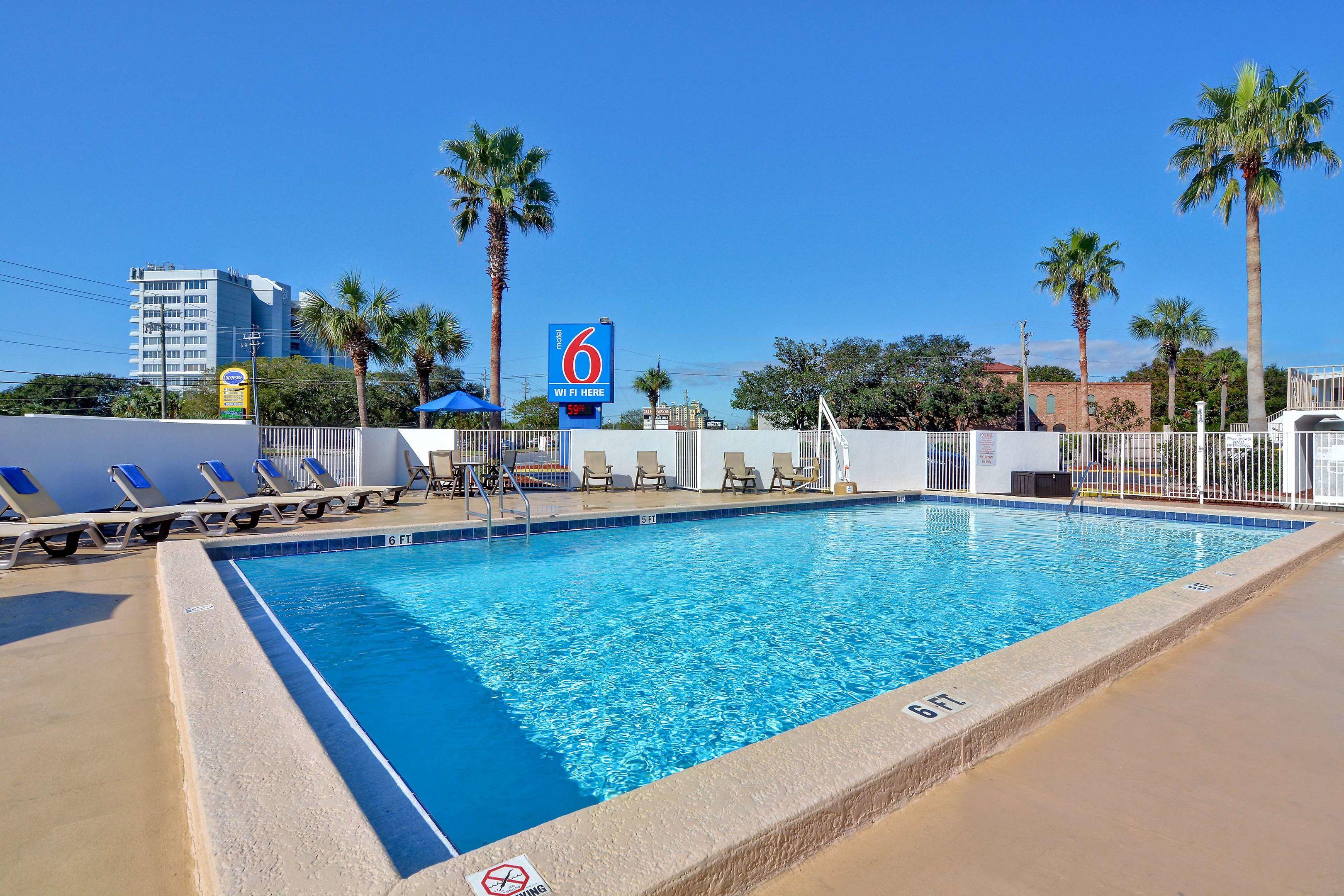 Motel 6 Destin — photo 4