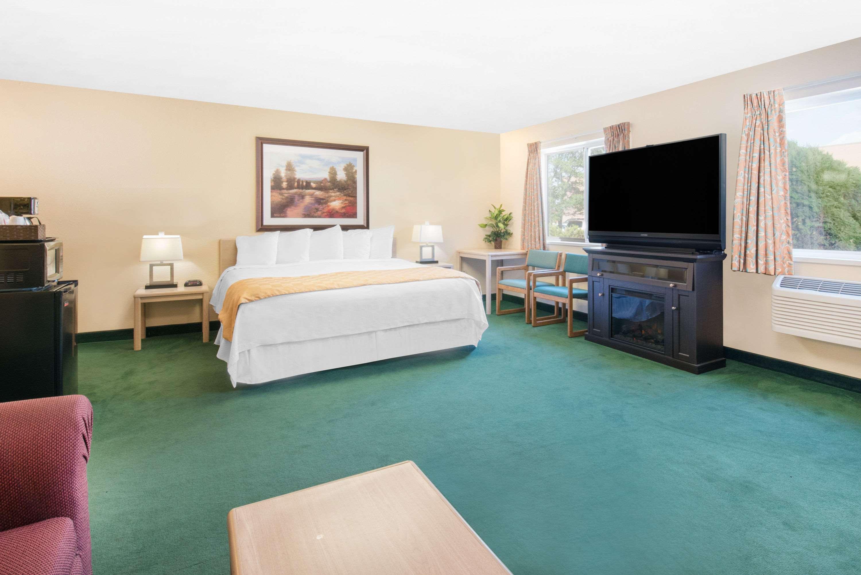 Days Inn & Suites Fargo 19th Ave/Airport Dome — photo 4