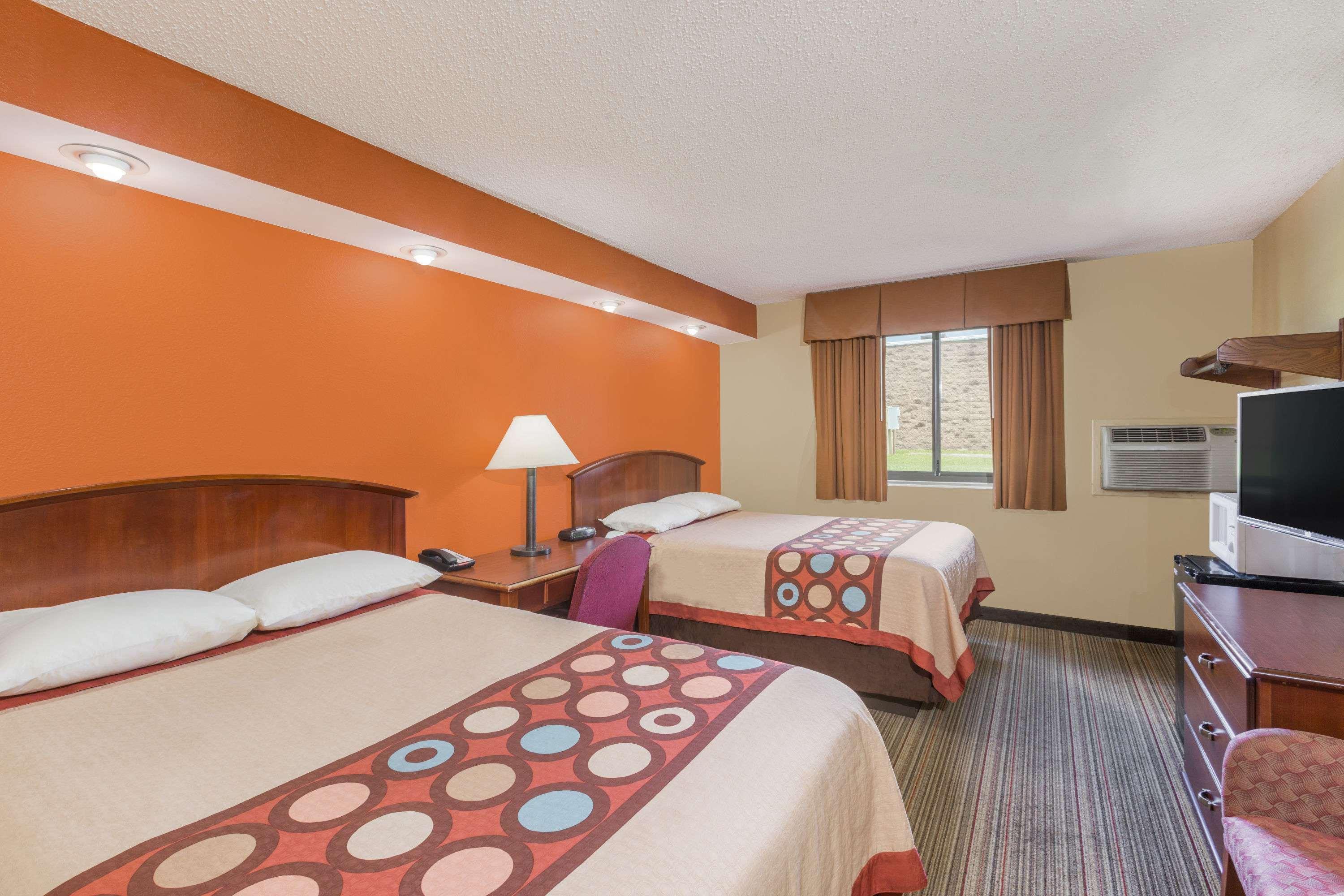 Super 8 by Wyndham Wilmington — photo 4
