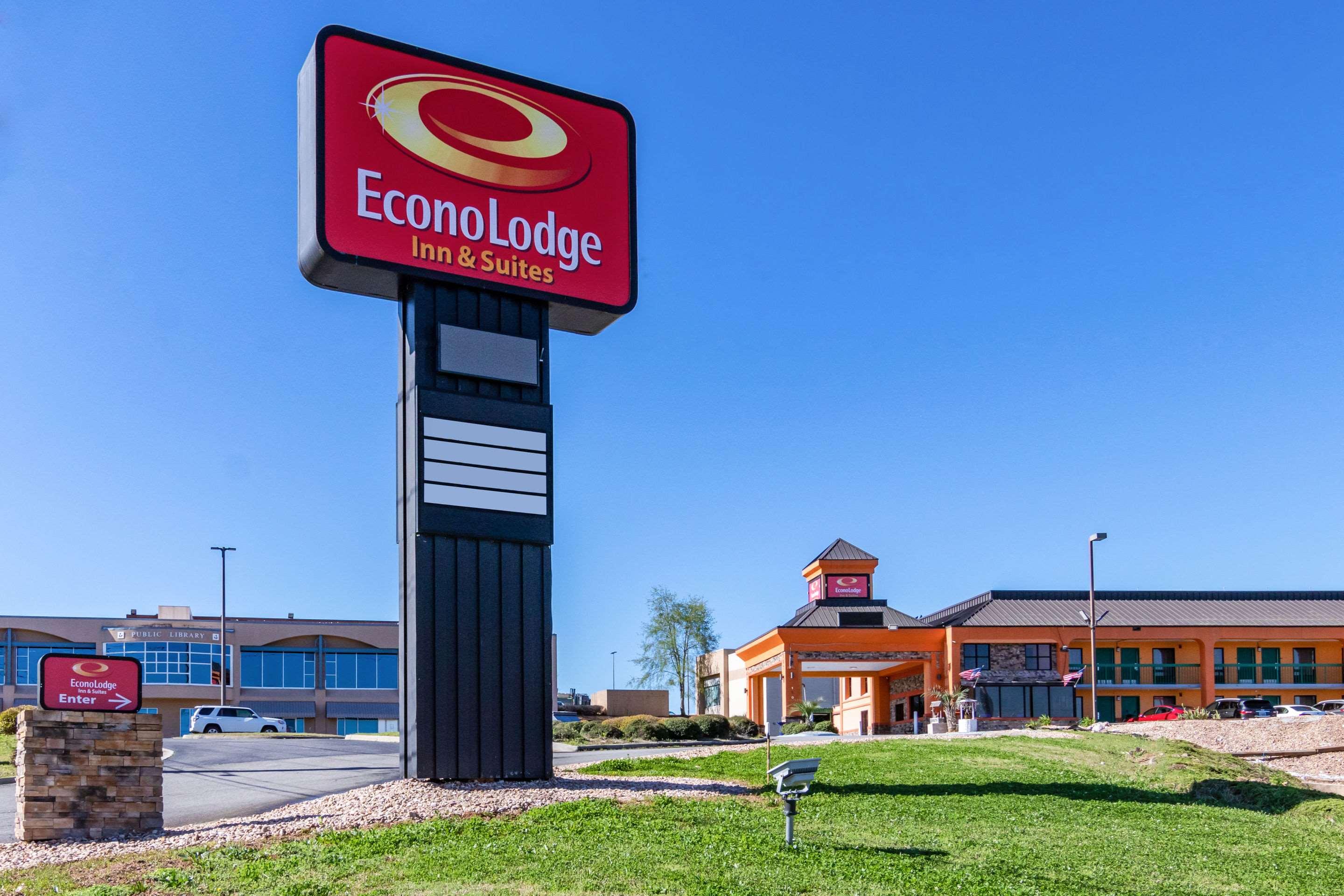 Econo Lodge Inn & Suites — photo 4