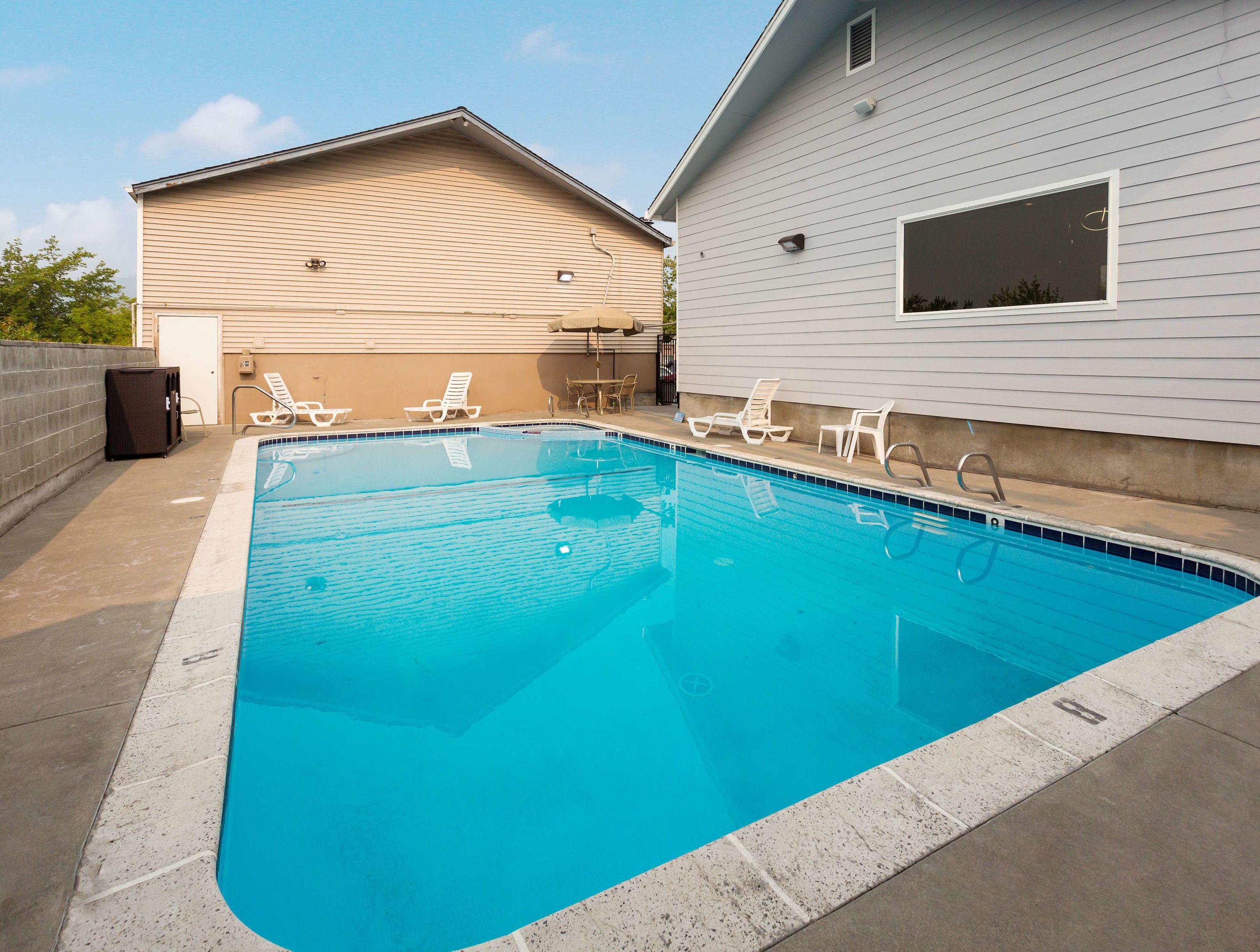 Red Lion Inn & Suites Grants Pass — photo 5