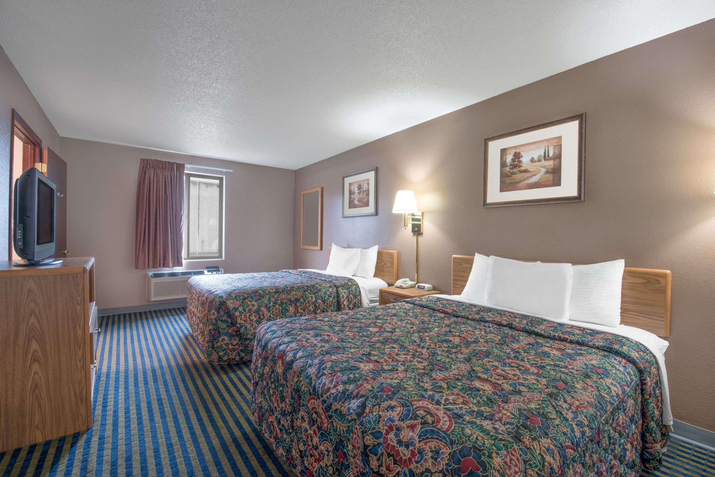 Days Inn by Wyndham Jamestown — photo 5