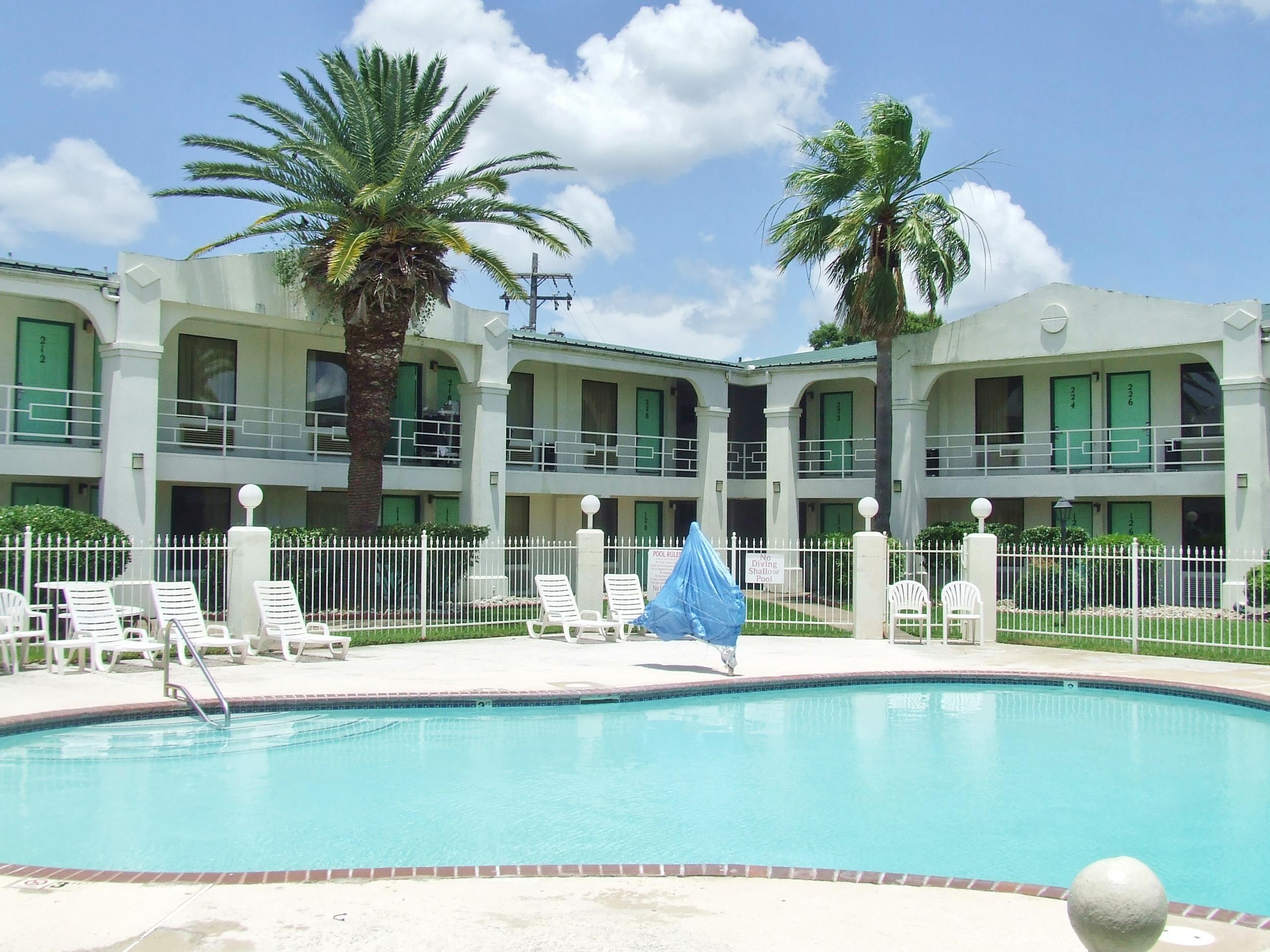 Americas Best Value Inn - Beaumont / I-10 — photo 5
