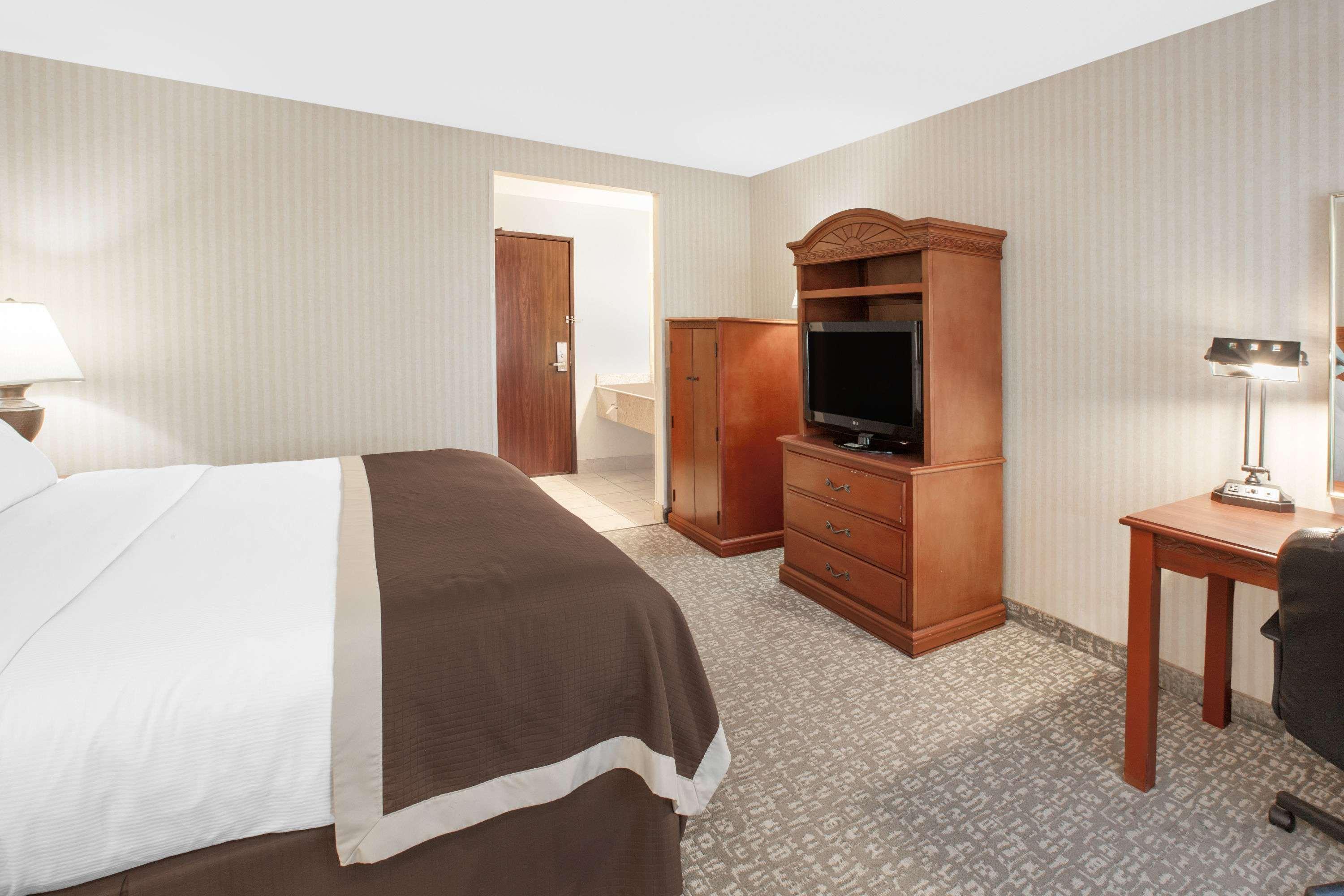 Baymont Inn & Suites Jackson — photo 5