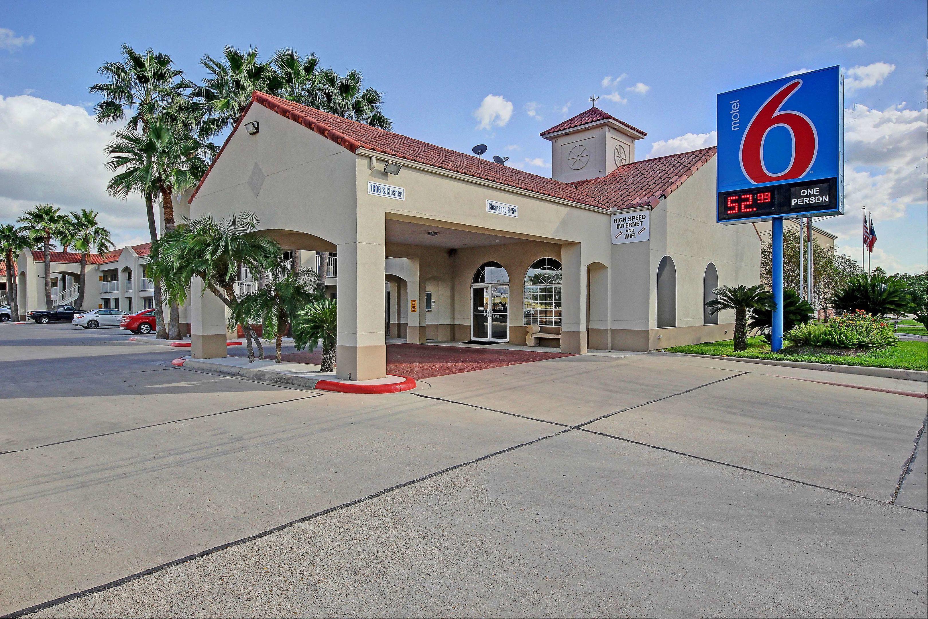 Motel 6 Edinburg — photo 4