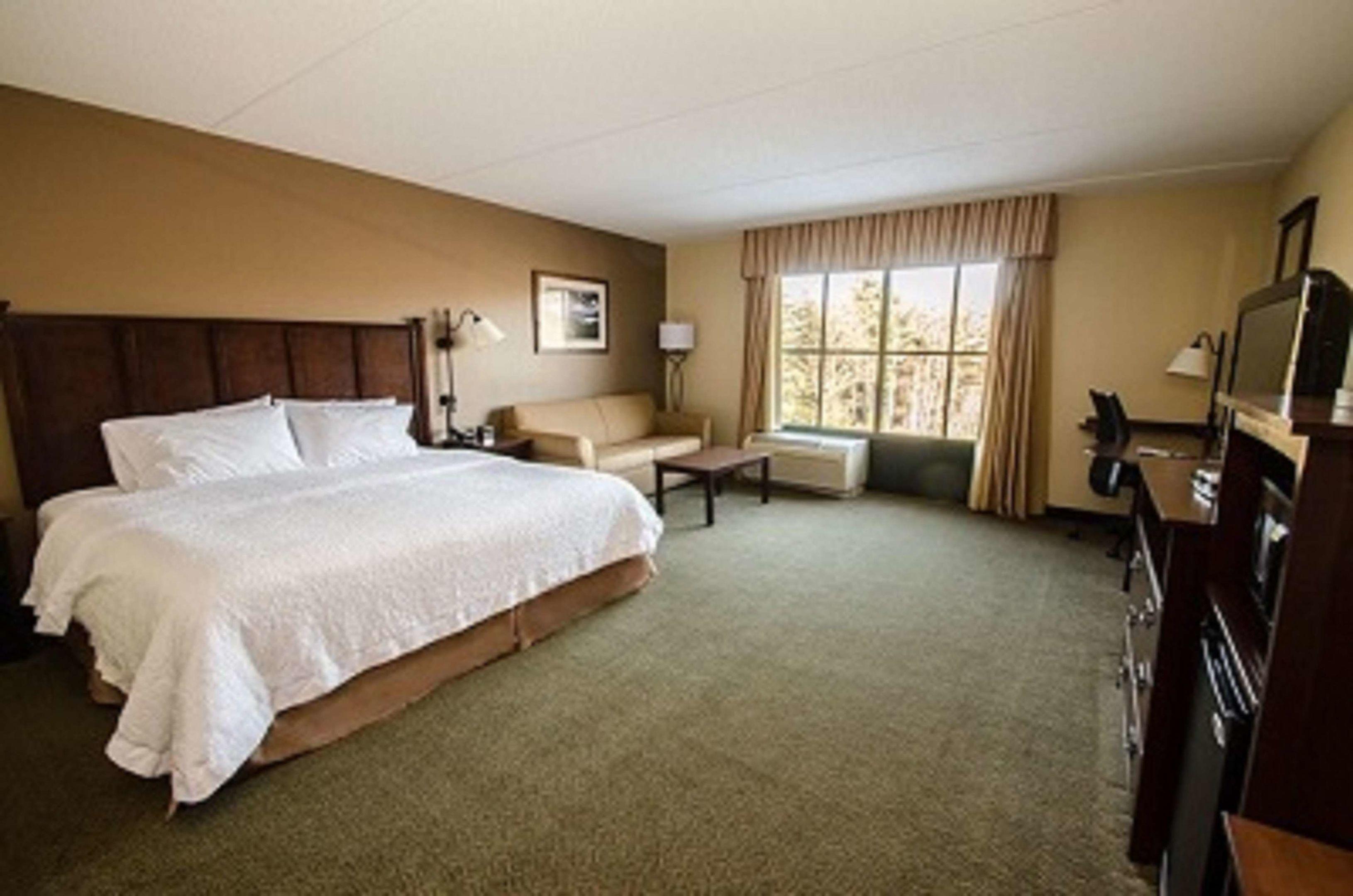 Hampton Inn & Suites Lake George — photo 4