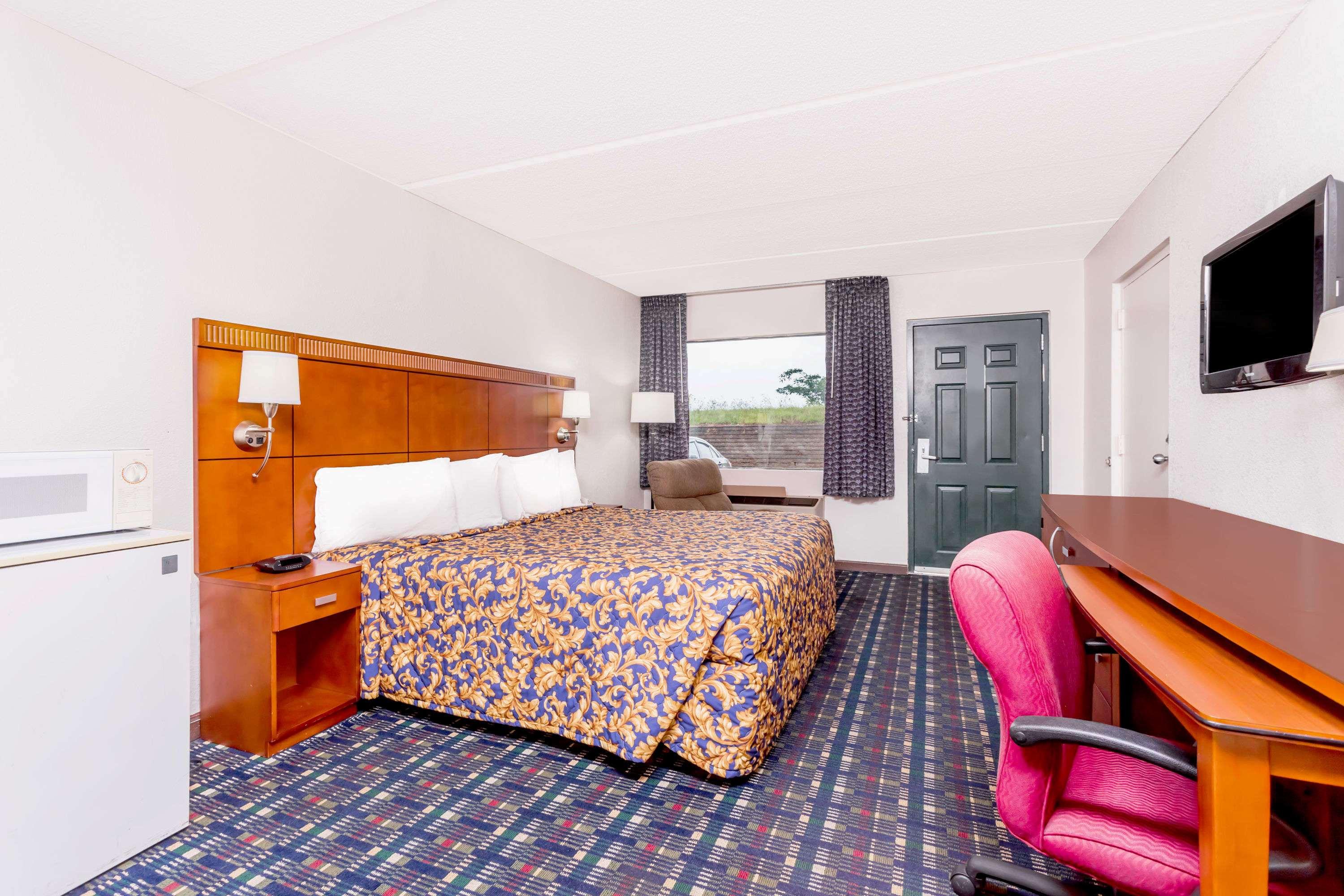 Howard Johnson by Wyndham Perry GA — photo 3