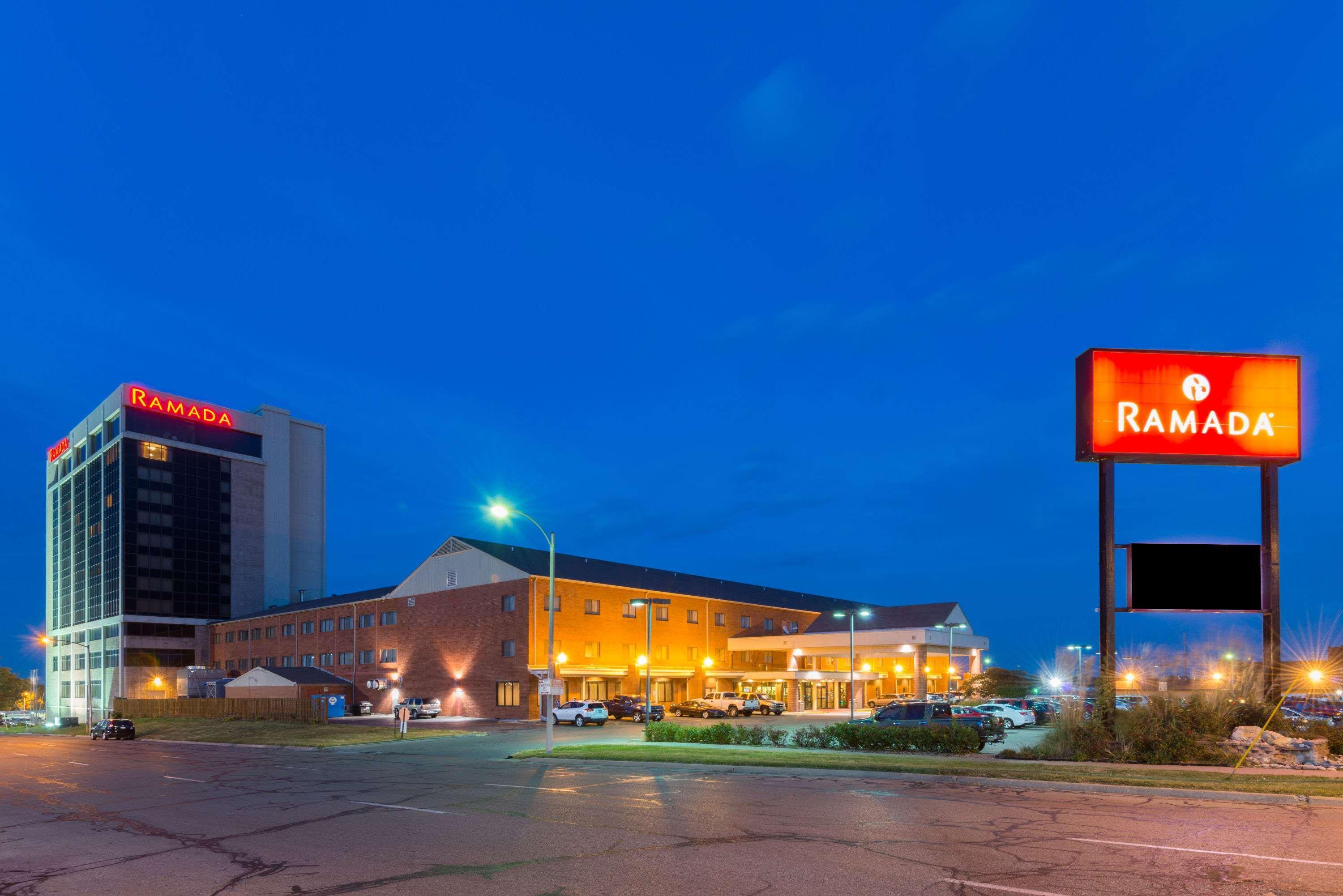 Ramada Topeka Downtown Hotel and Convention Center — photo 3