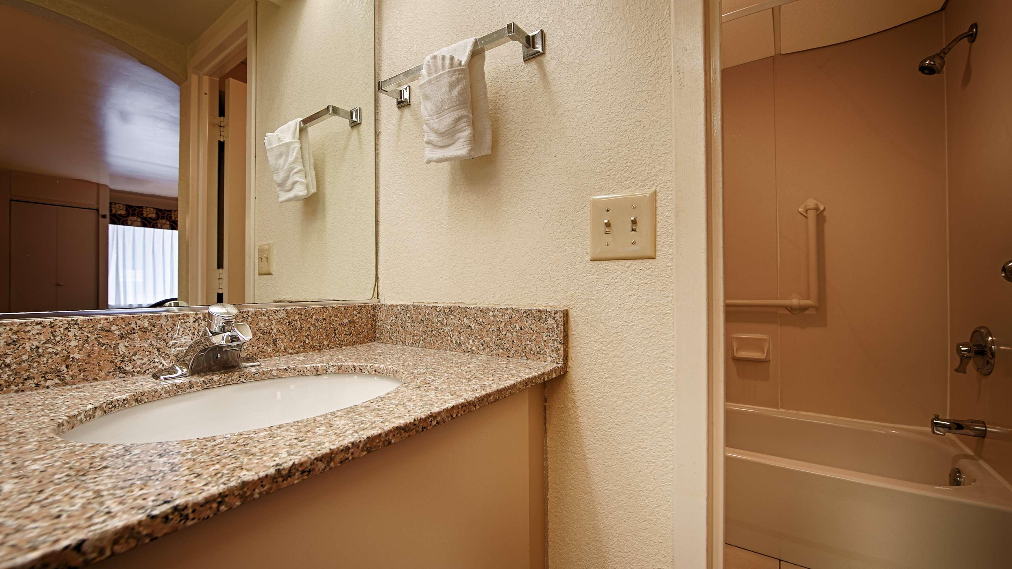 SureStay Hotel by Best Western East Brunswick — photo 5