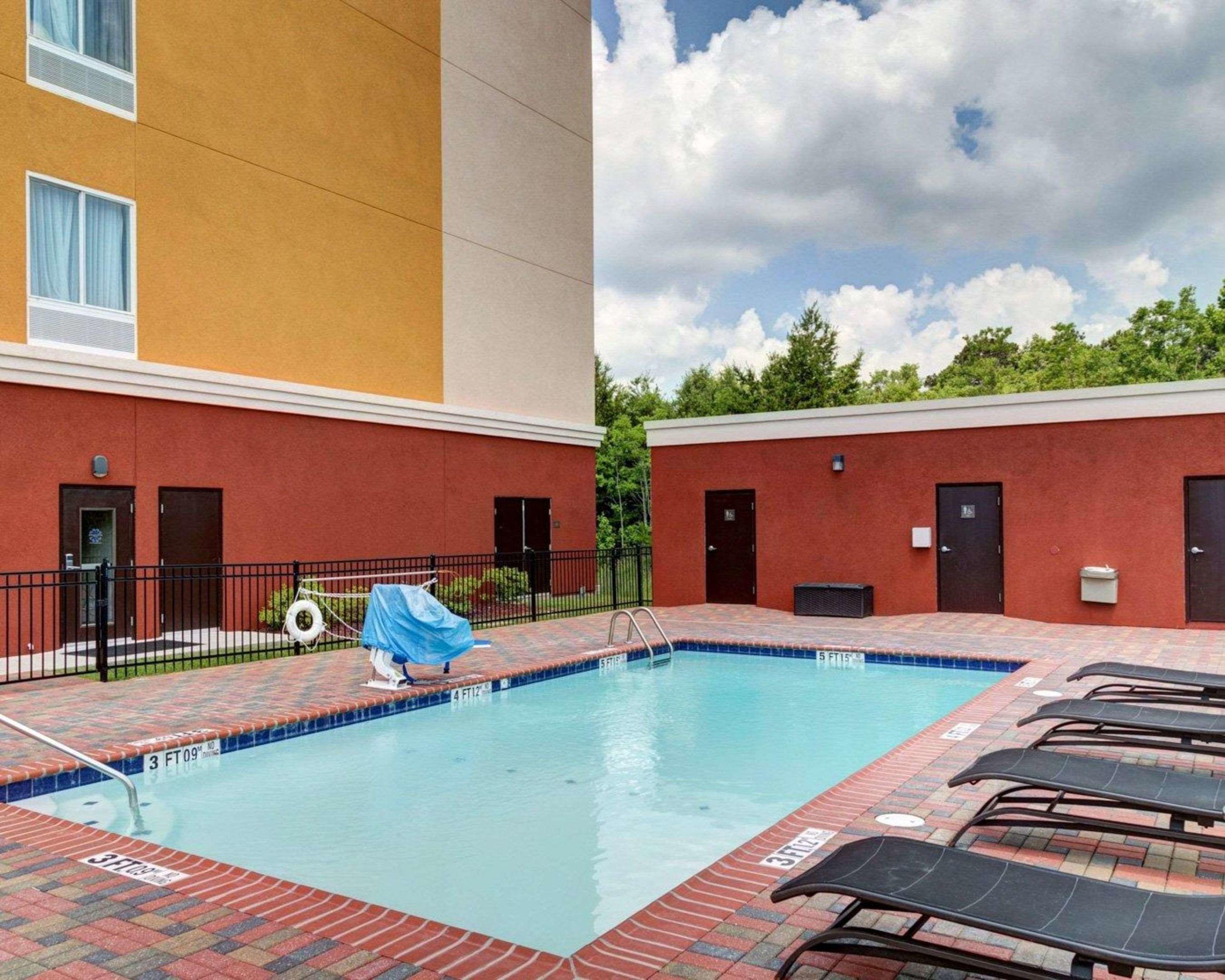 Comfort Suites — photo 5