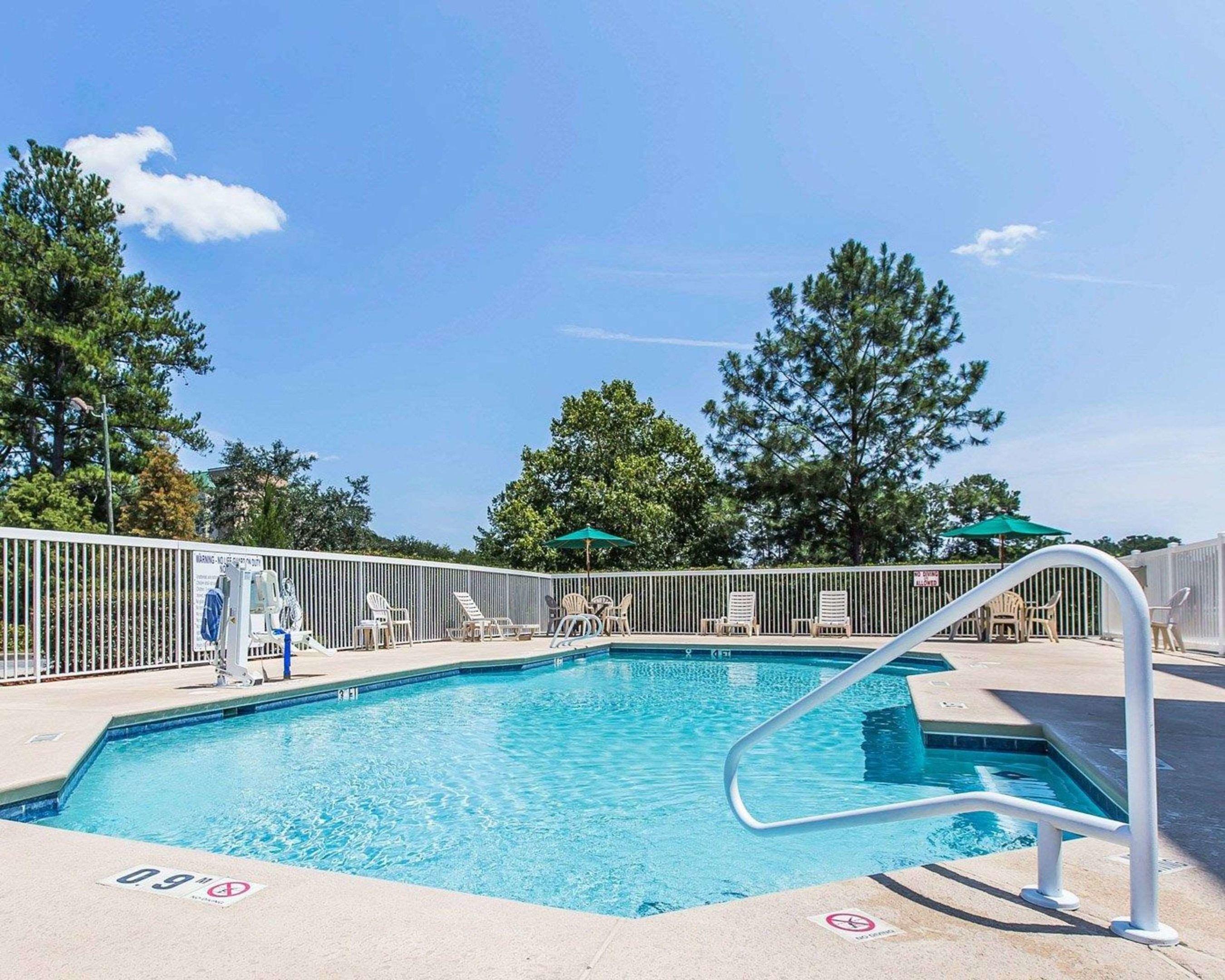 Comfort Suites — photo 4