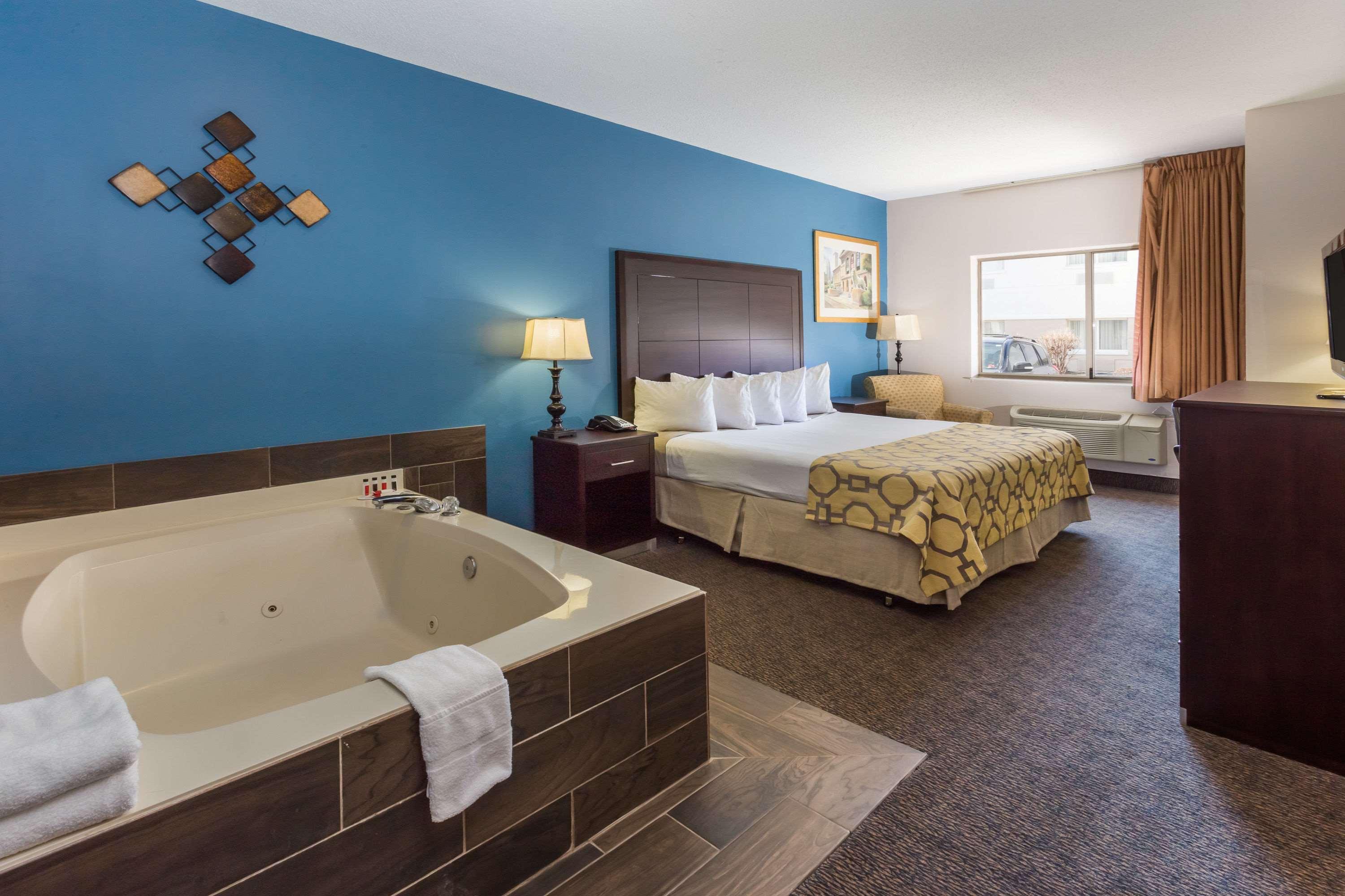 Baymont by Wyndham Anderson — photo 4