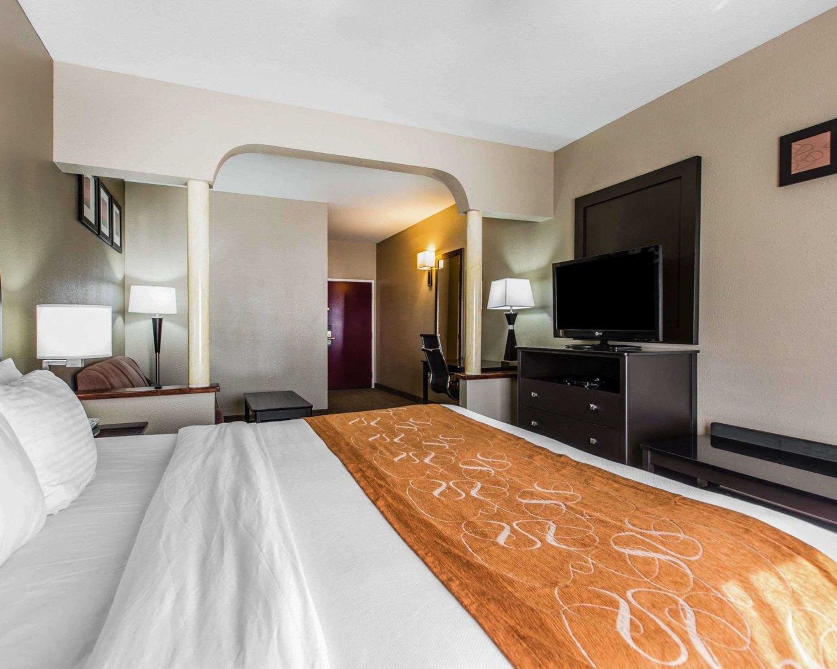 Comfort Suites Bakersfield — photo 4
