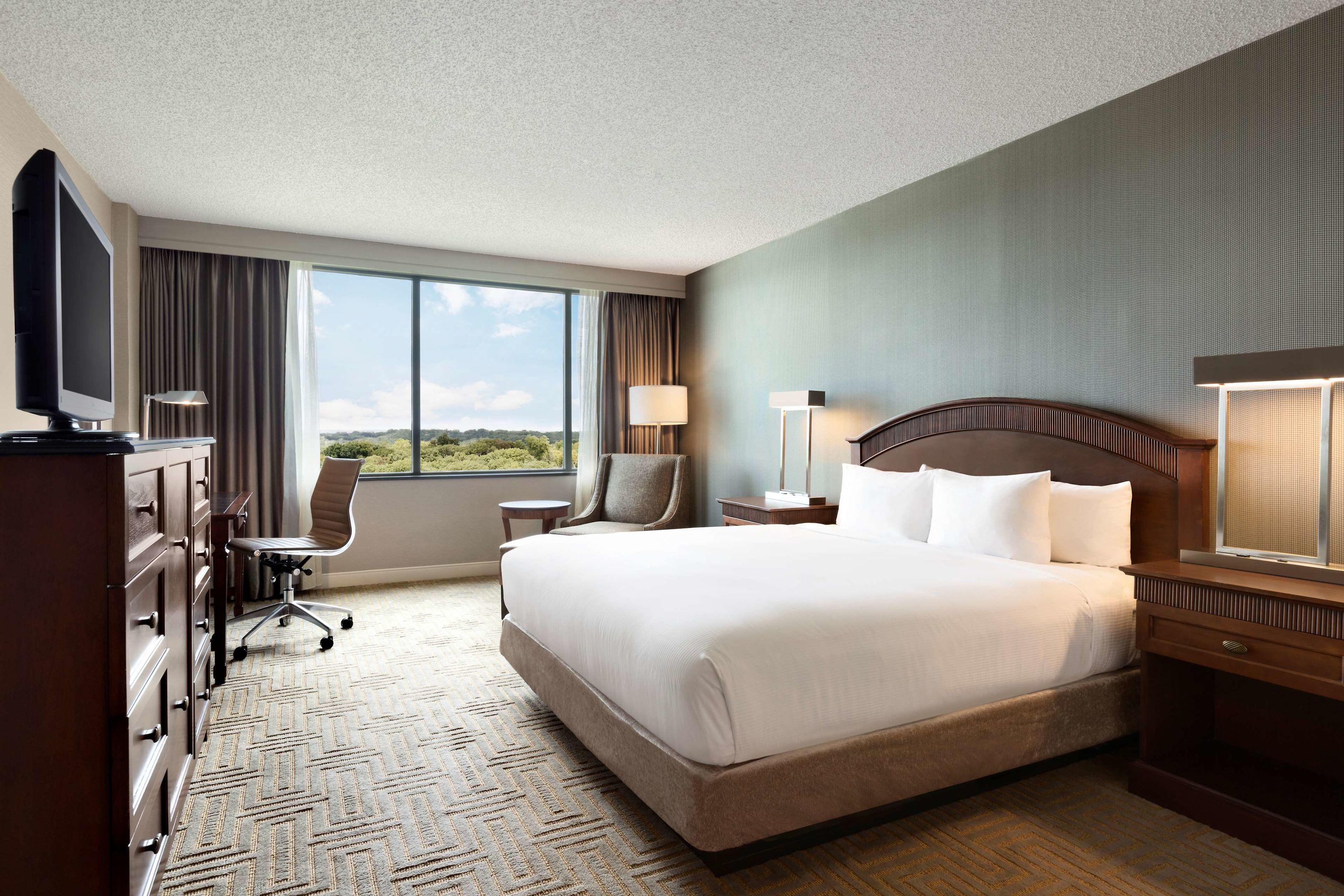 Hilton East Brunswick Hotel & Executive Meeting Center — photo 4