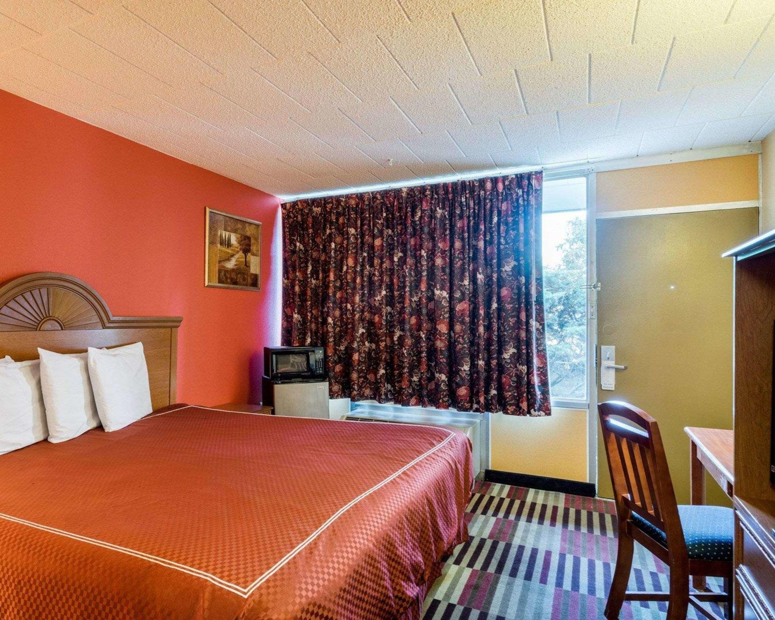 Rodeway Inn University — photo 4