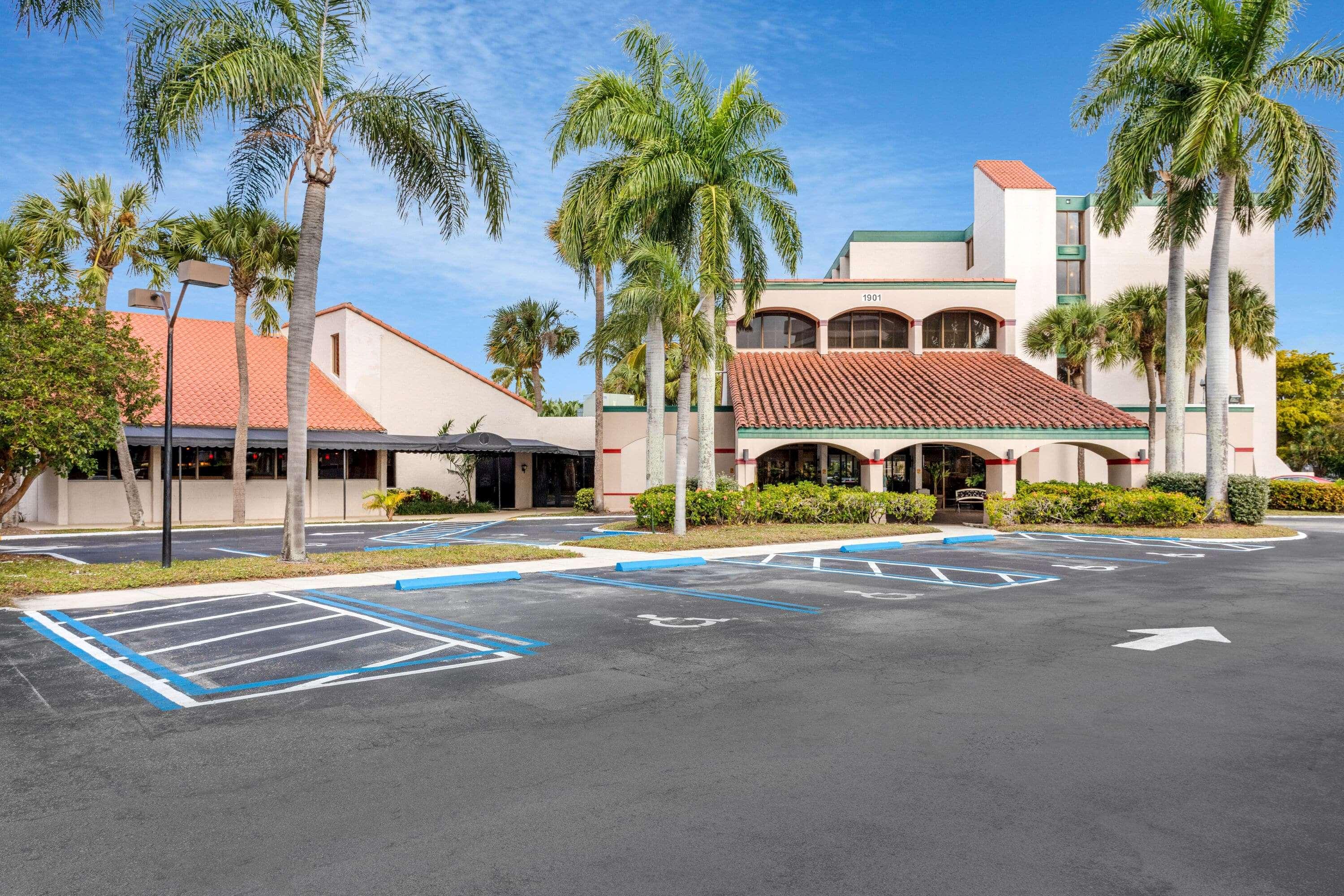 Ramada by Wyndham West Palm Beach Airport — photo 4