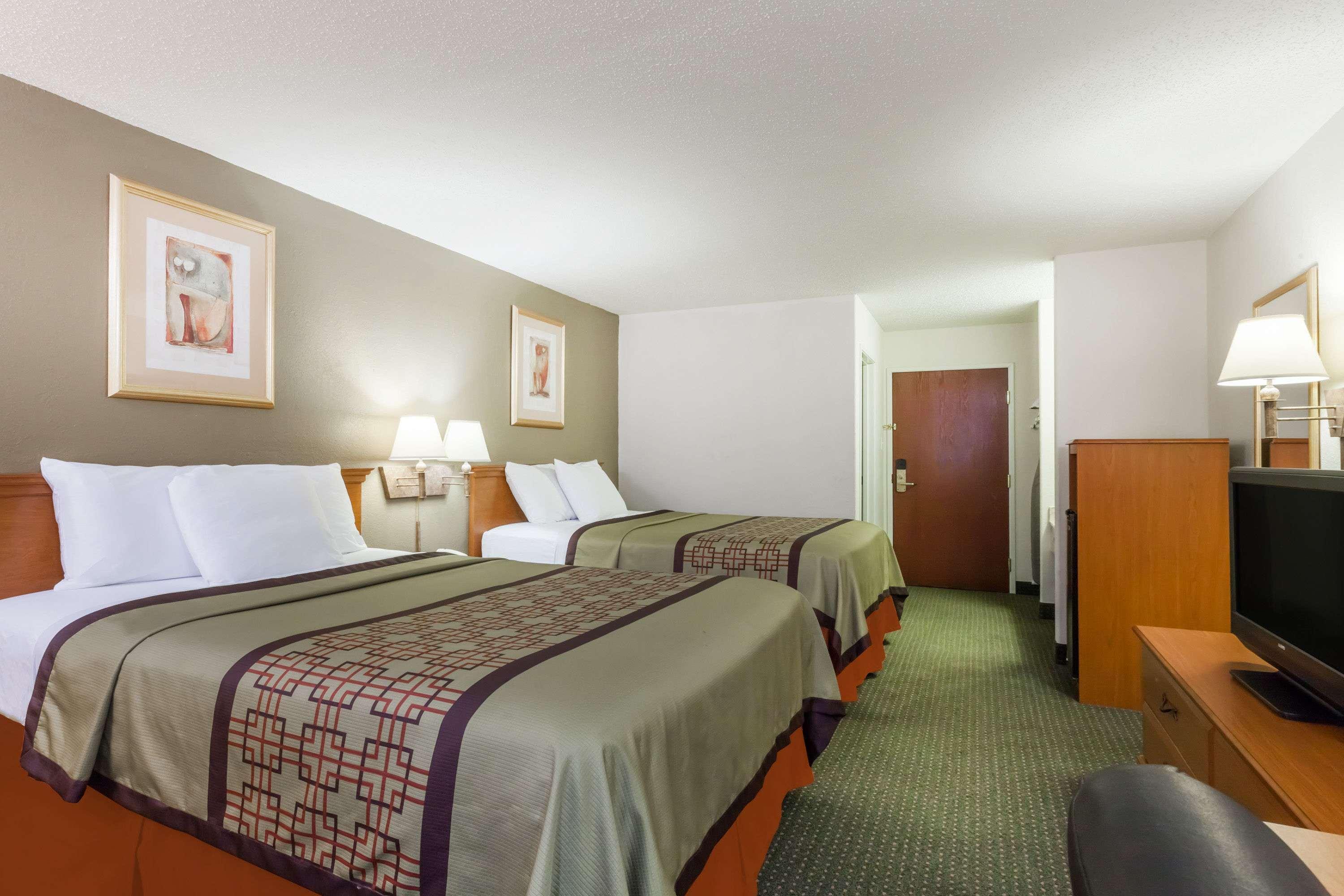 Days Inn & Suites by Wyndham New Iberia — photo 4