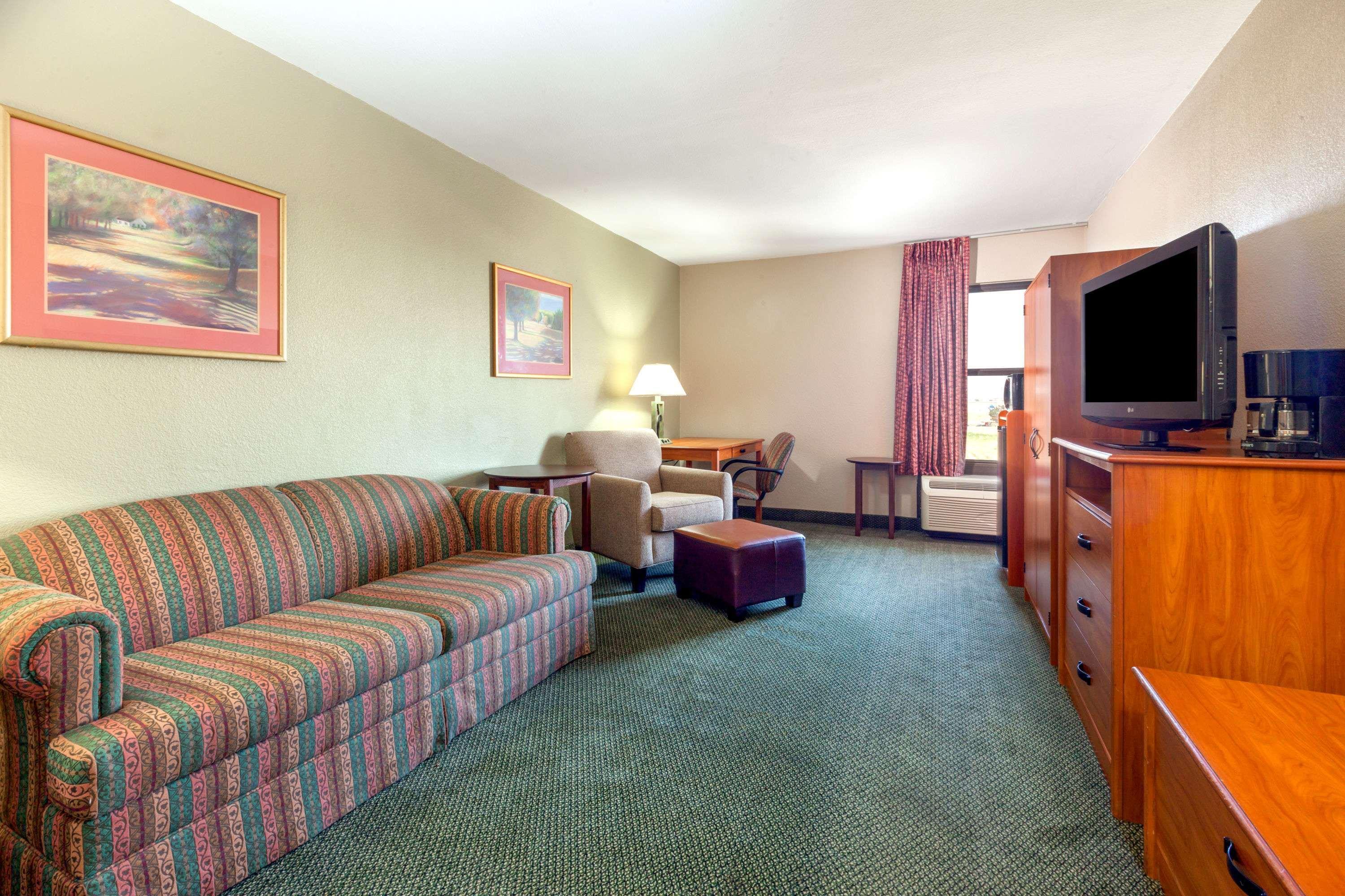Baymont Inn & Suites Amarillo East — photo 5