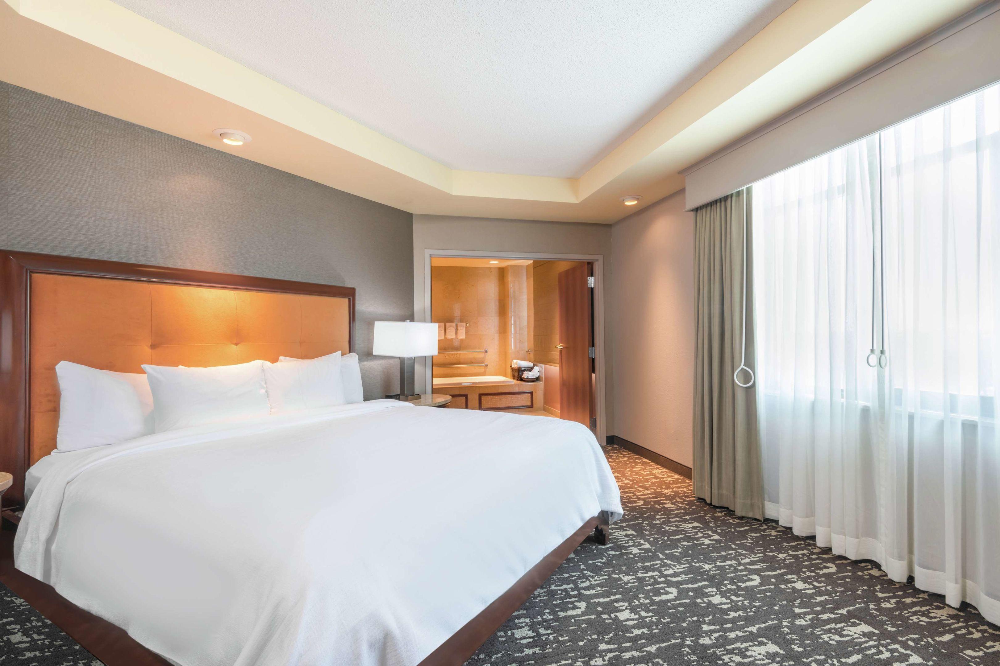 Embassy Suites by Hilton St. Louis St. Charles — photo 4