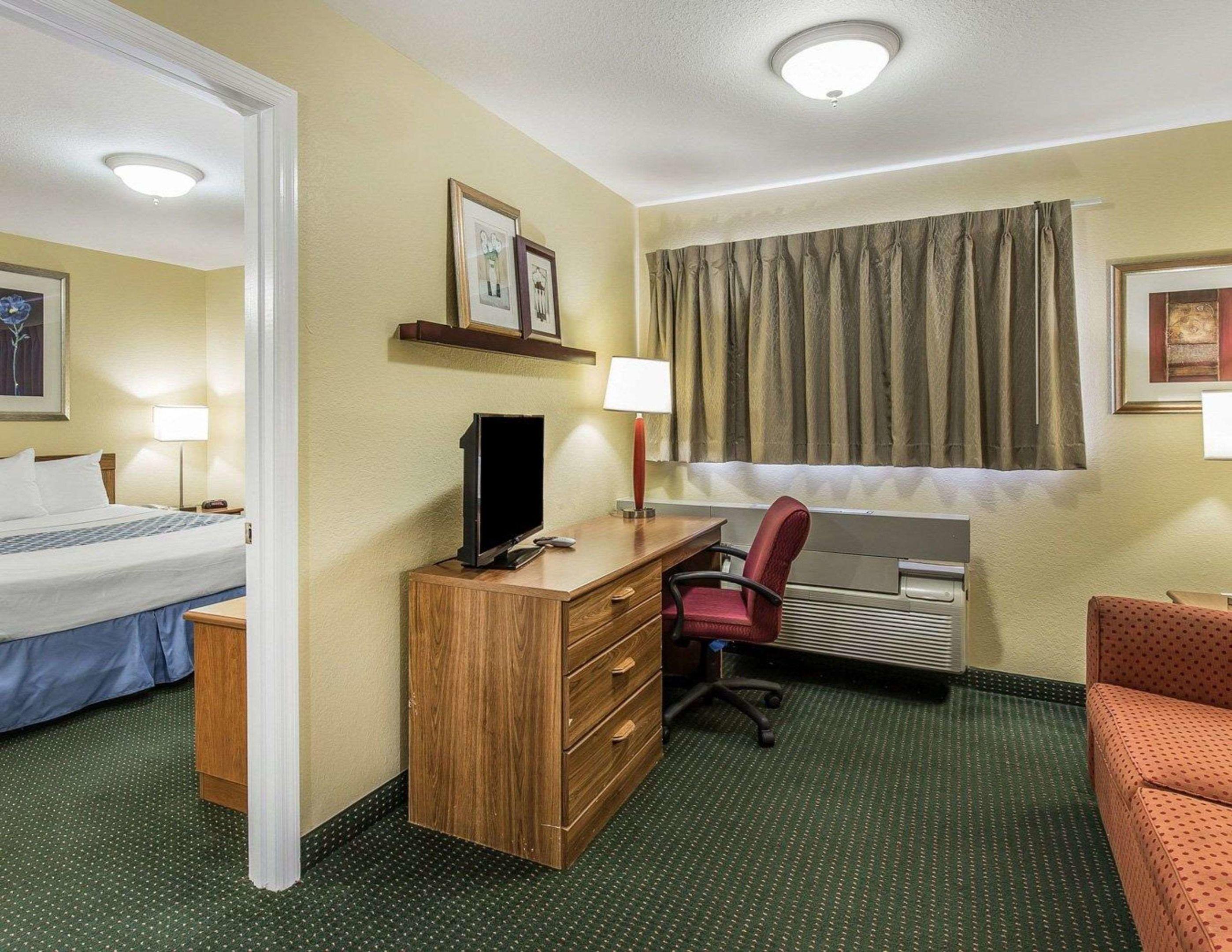 Suburban Extended Stay Fort Myers — photo 4
