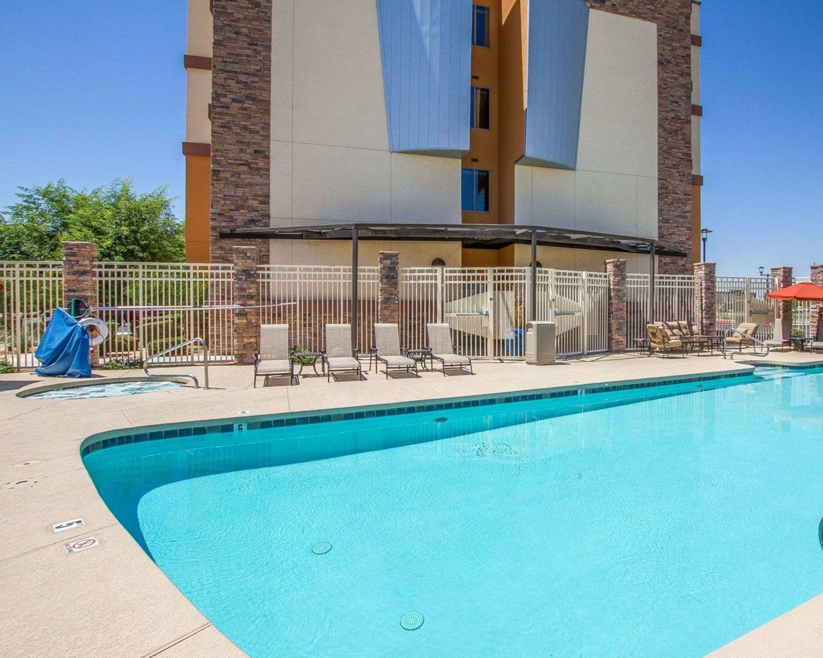 Comfort Suites University of Phoenix Stadium Area — photo 4