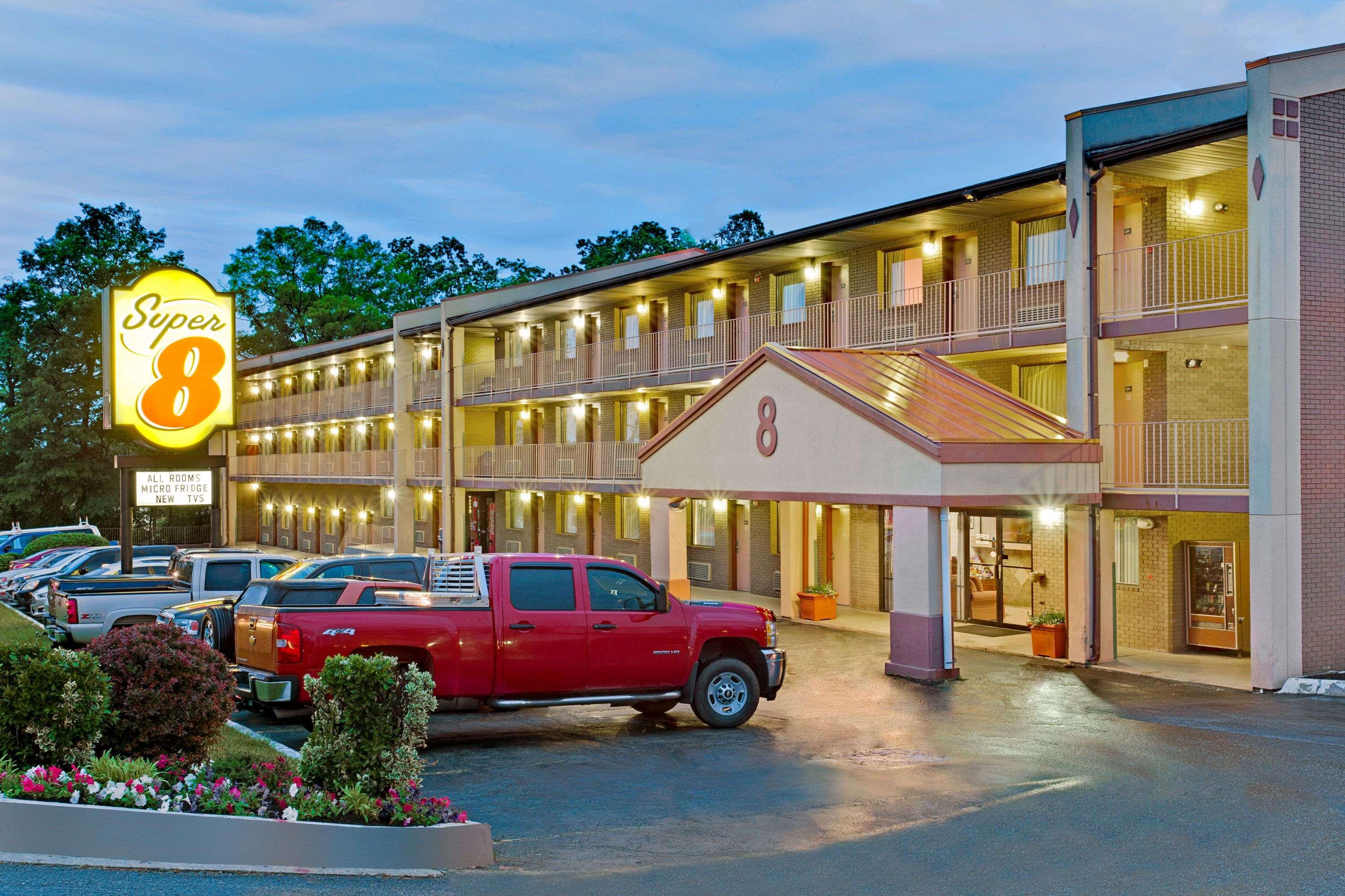Super 8 by Wyndham Laurel — photo 4