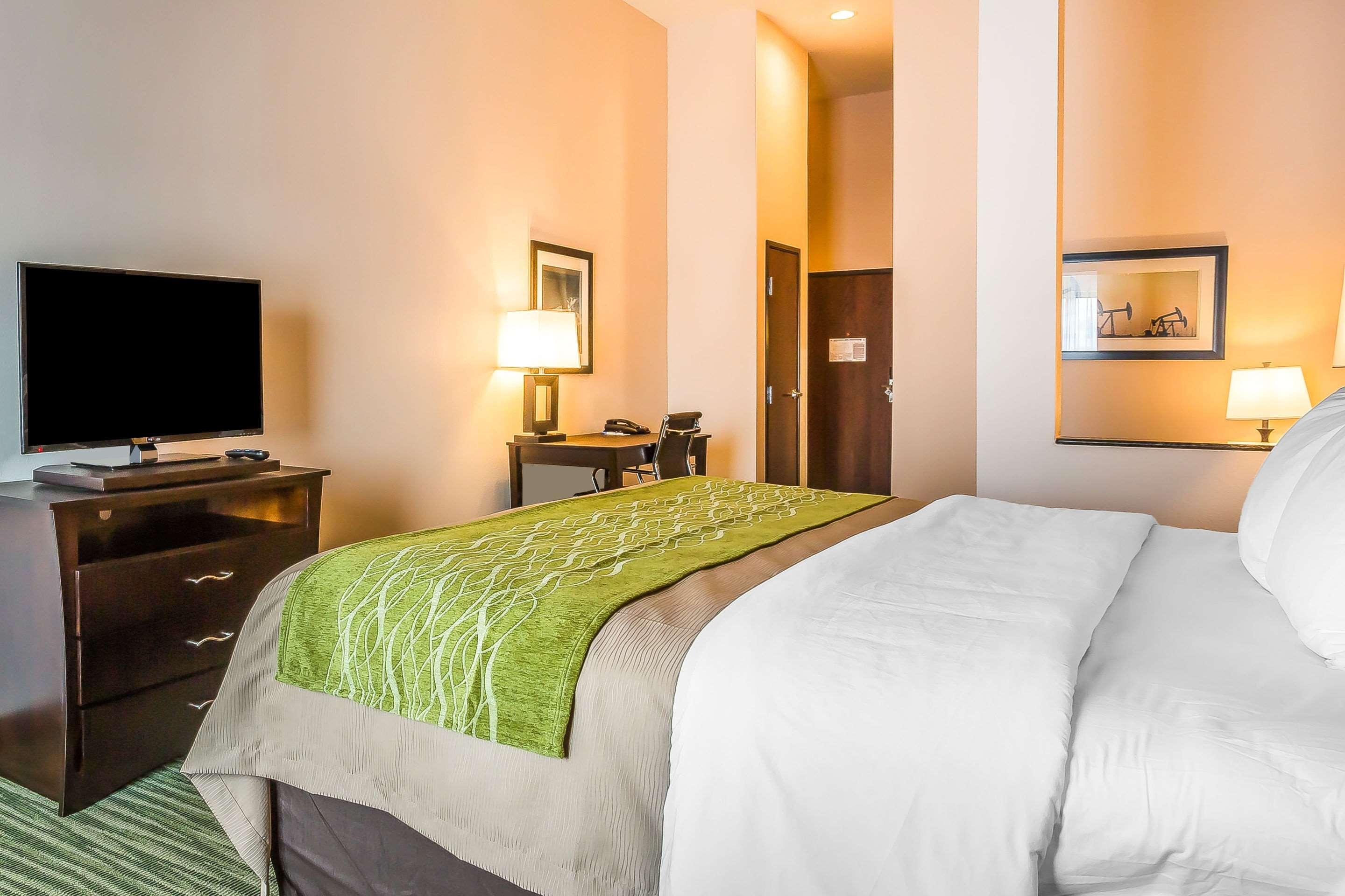 Comfort Inn & Suites — photo 5