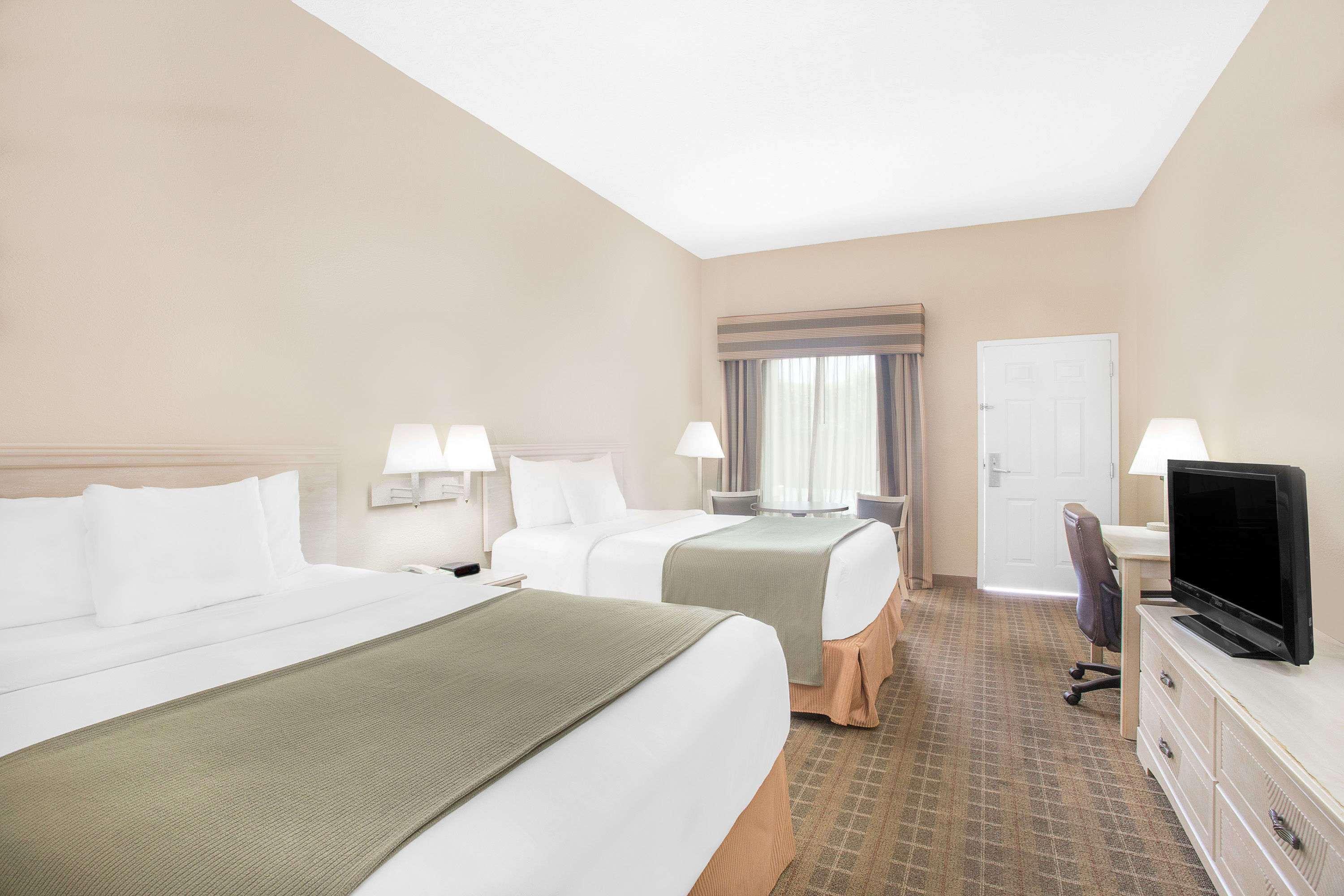 Baymont Inn & Suites Crestview — photo 4