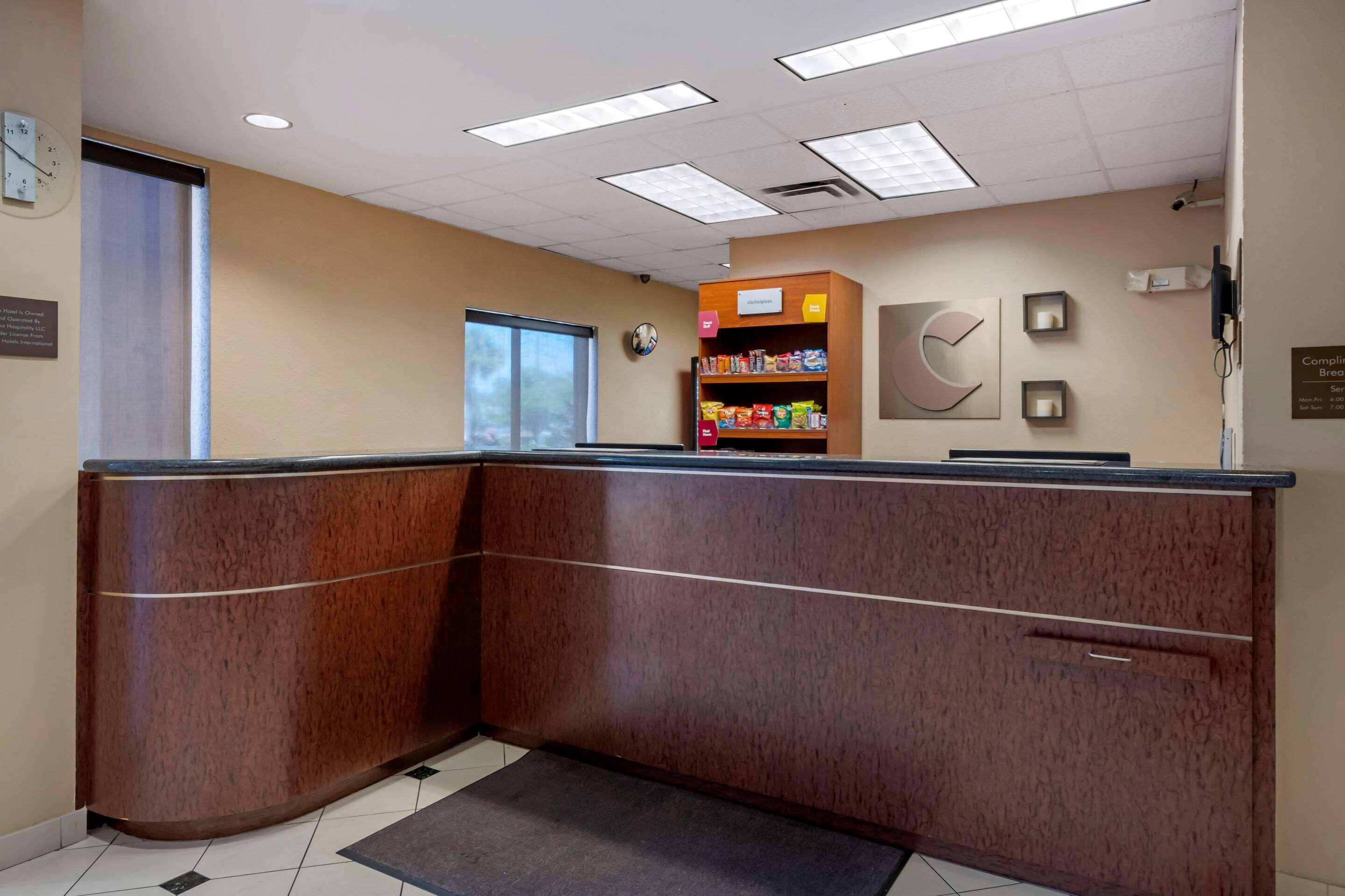 Comfort Suites — photo 4