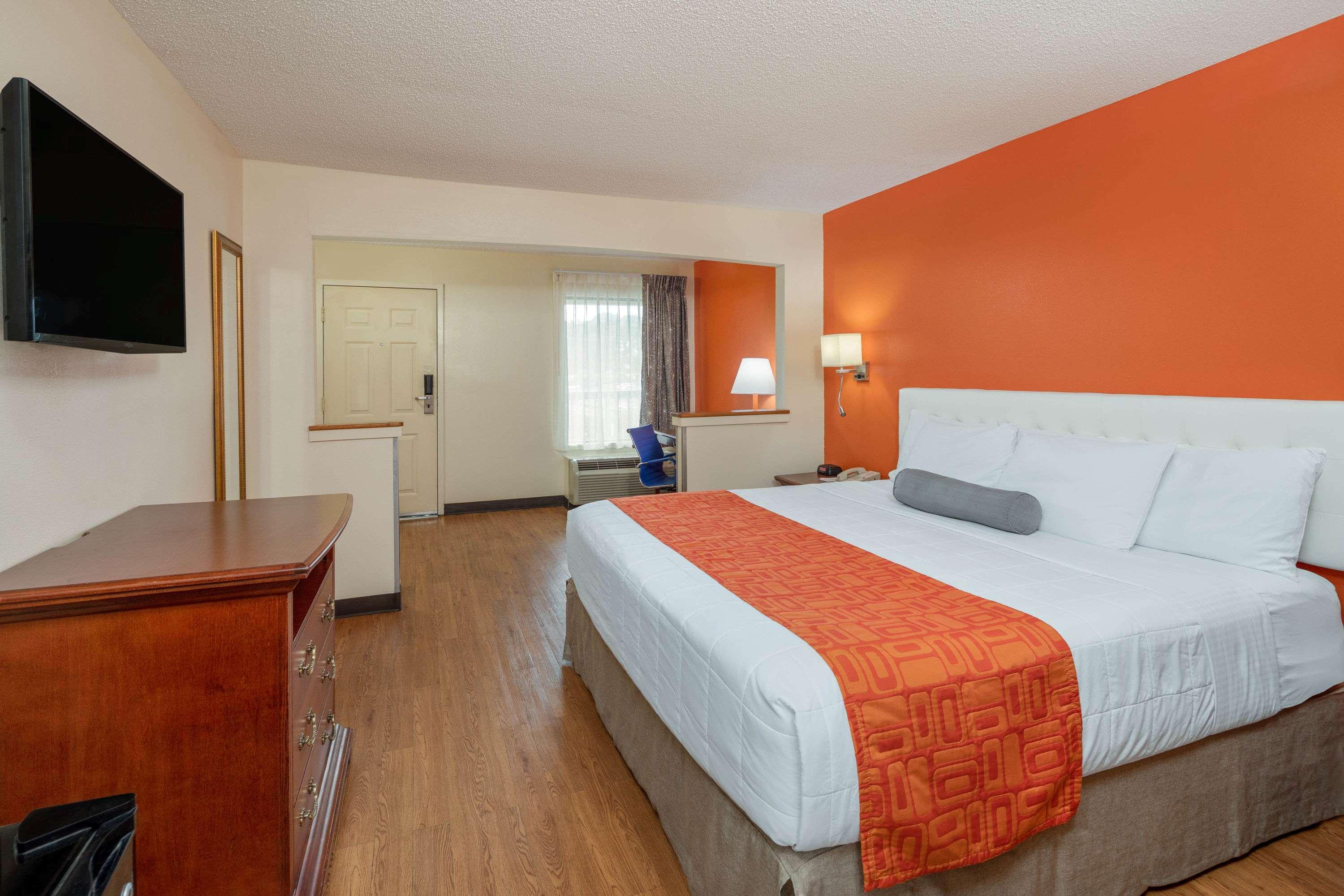 Howard Johnson by Wyndham Savannah GA — photo 5